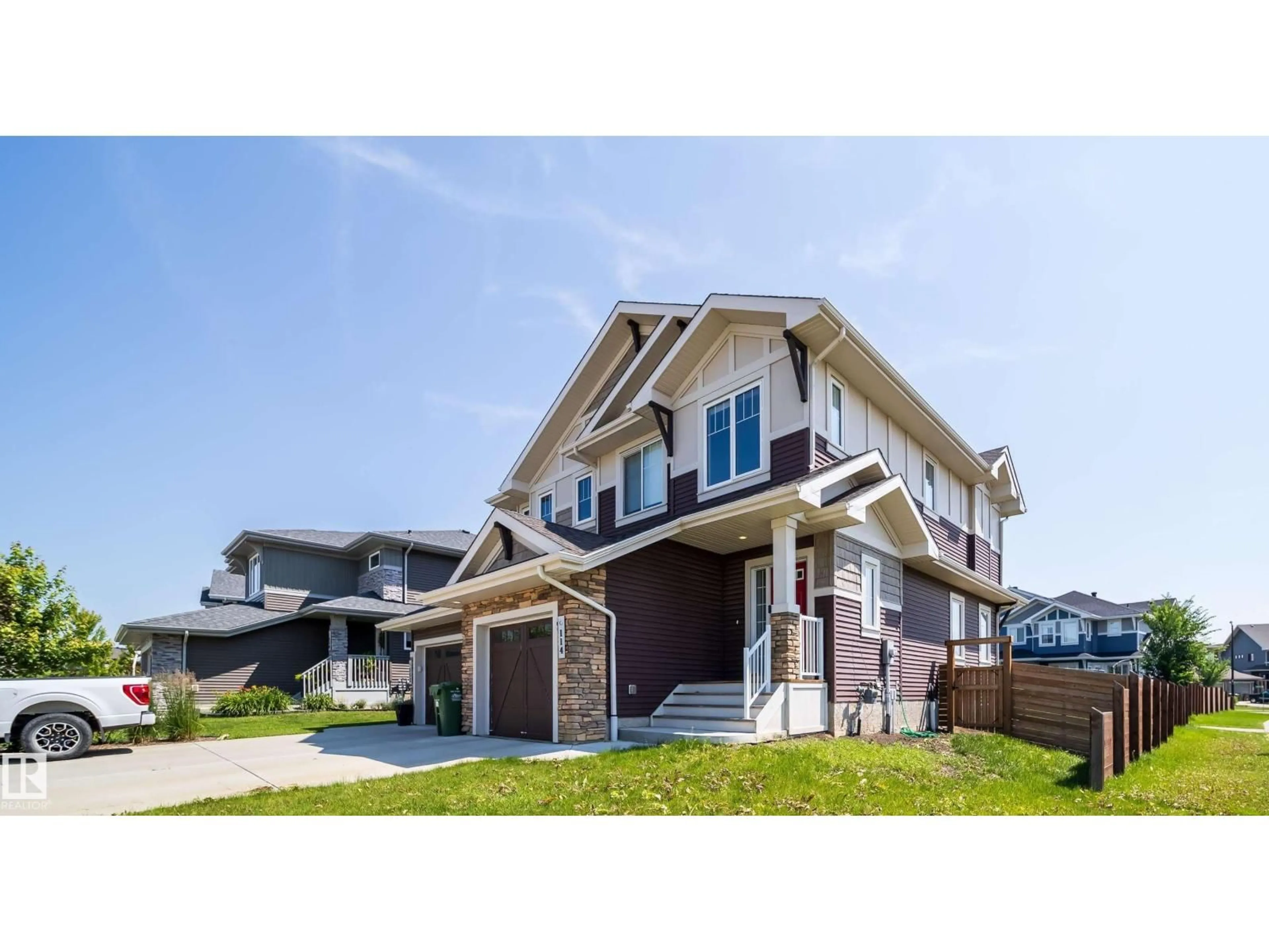 Home with vinyl exterior material, street for 114 JAMES CR, St. Albert Alberta T8N7S6