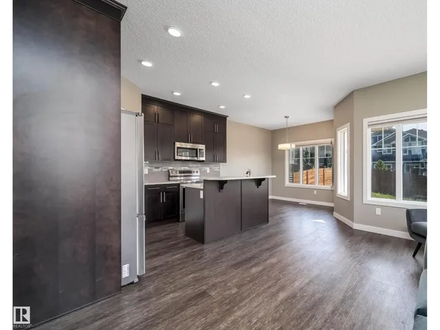 114 JAMES CR, St. Albert 4