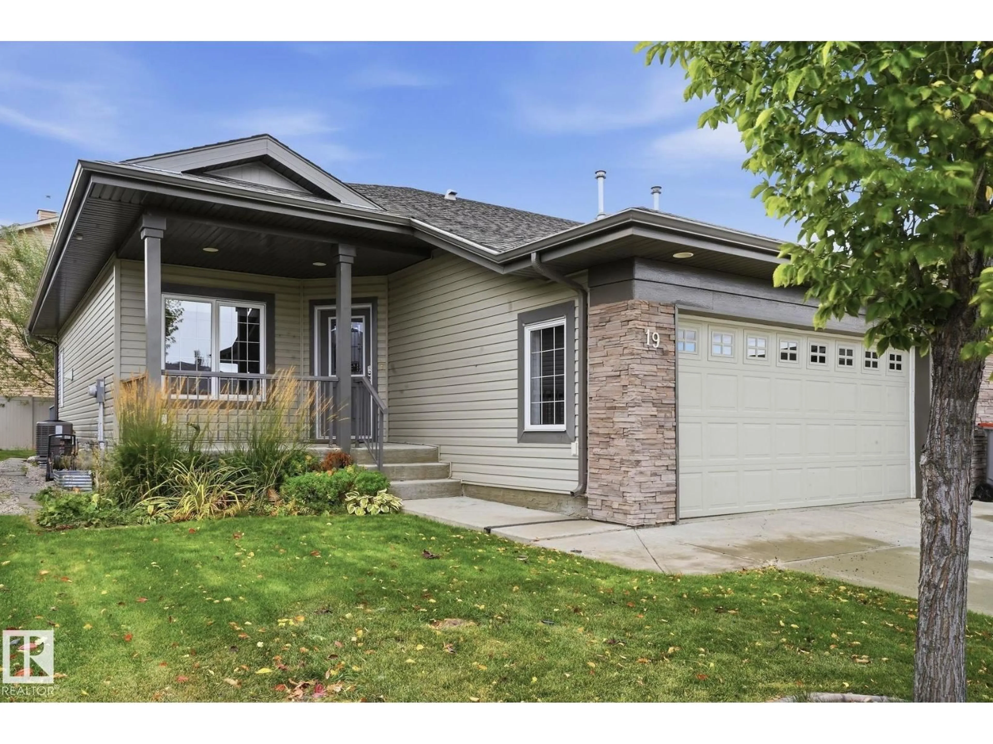 Home with vinyl exterior material, street for 19 340 SPRUCE RIDGE RD, Spruce Grove Alberta T7X0J4
