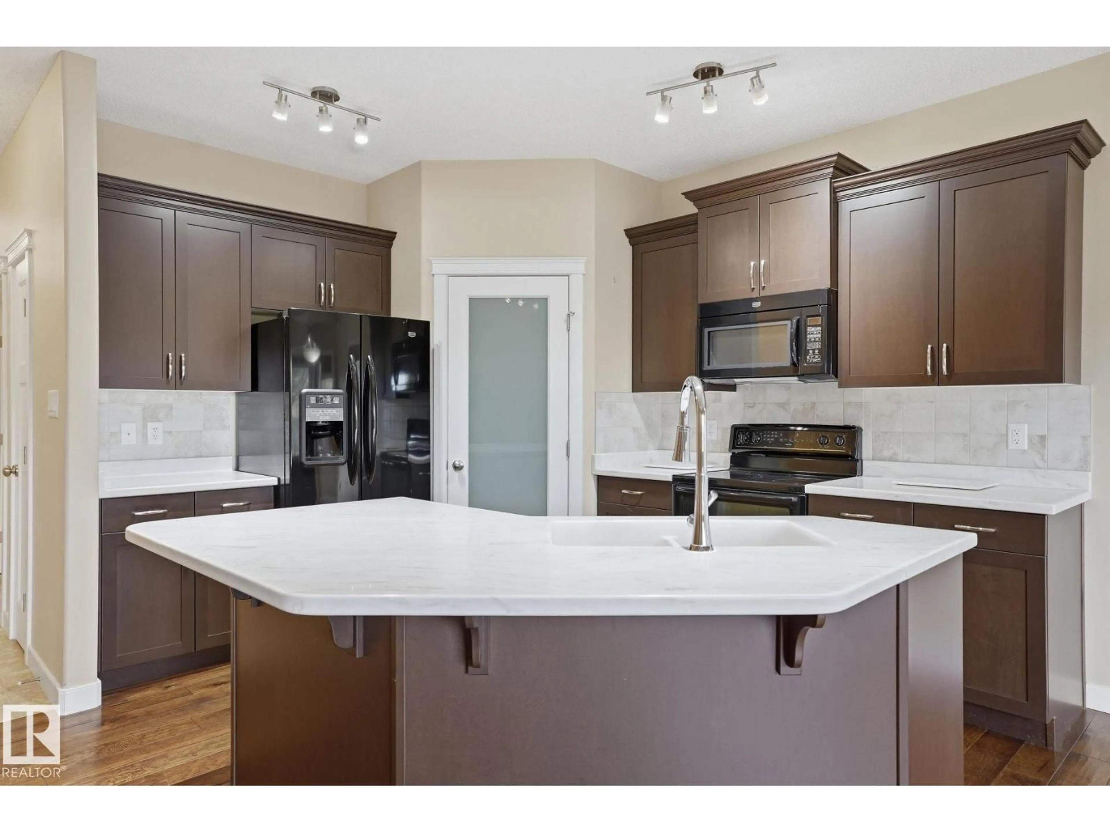 Open concept kitchen, unknown for 19 340 SPRUCE RIDGE RD, Spruce Grove Alberta T7X0J4