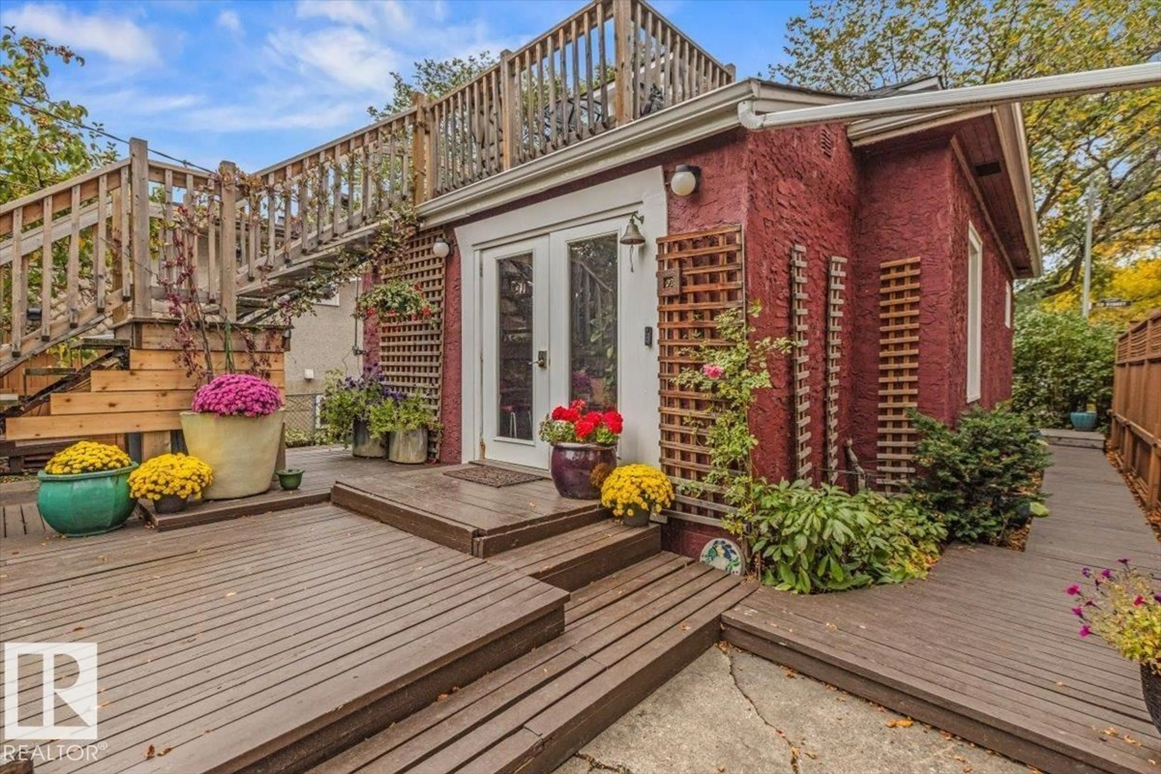 Patio, street for NW - 11347 89 ST, Edmonton Alberta T5B3T5