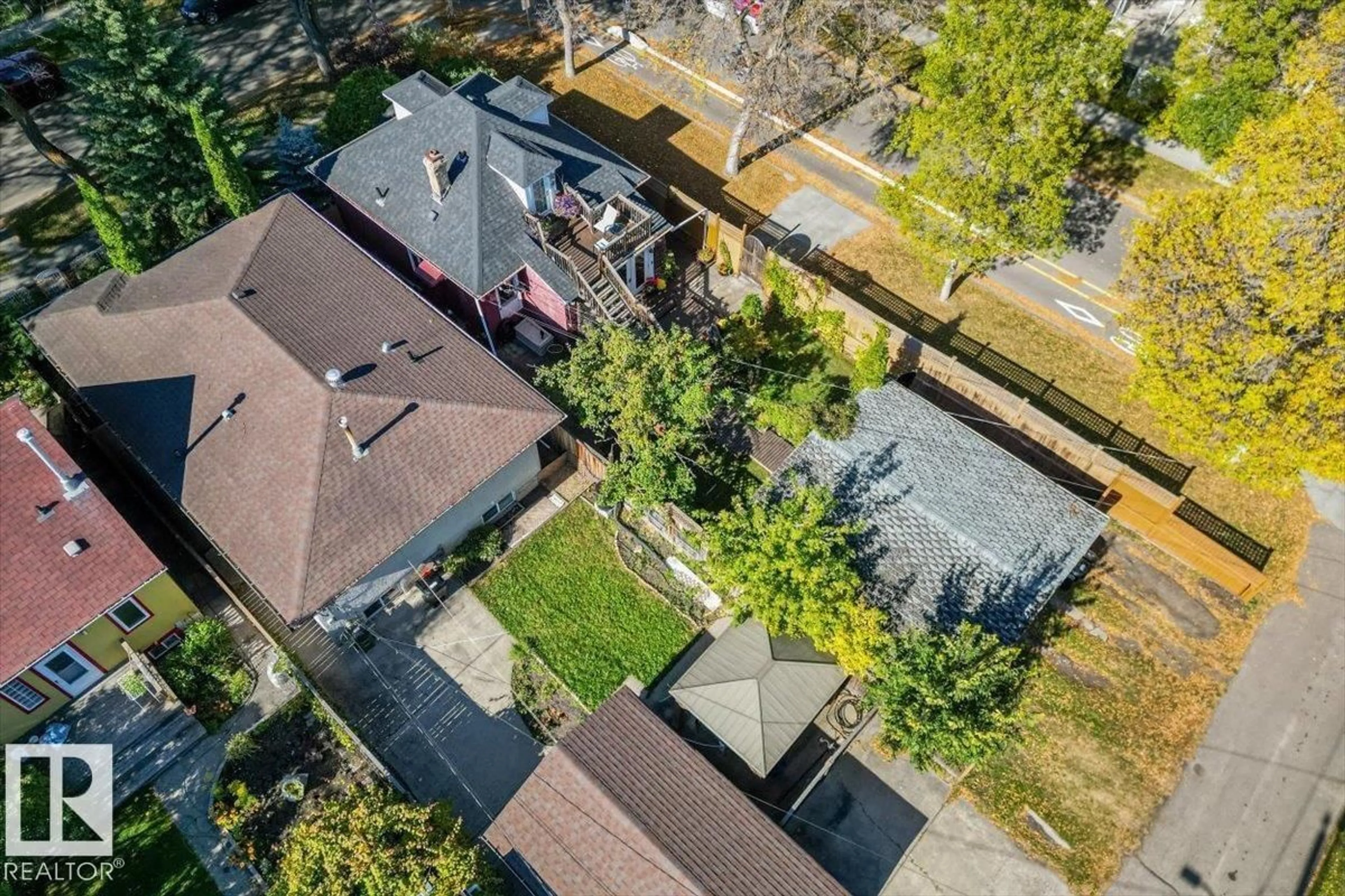 A pic from outside/outdoor area/front of a property/back of a property/a pic from drone, street for NW - 11347 89 ST, Edmonton Alberta T5B3T5