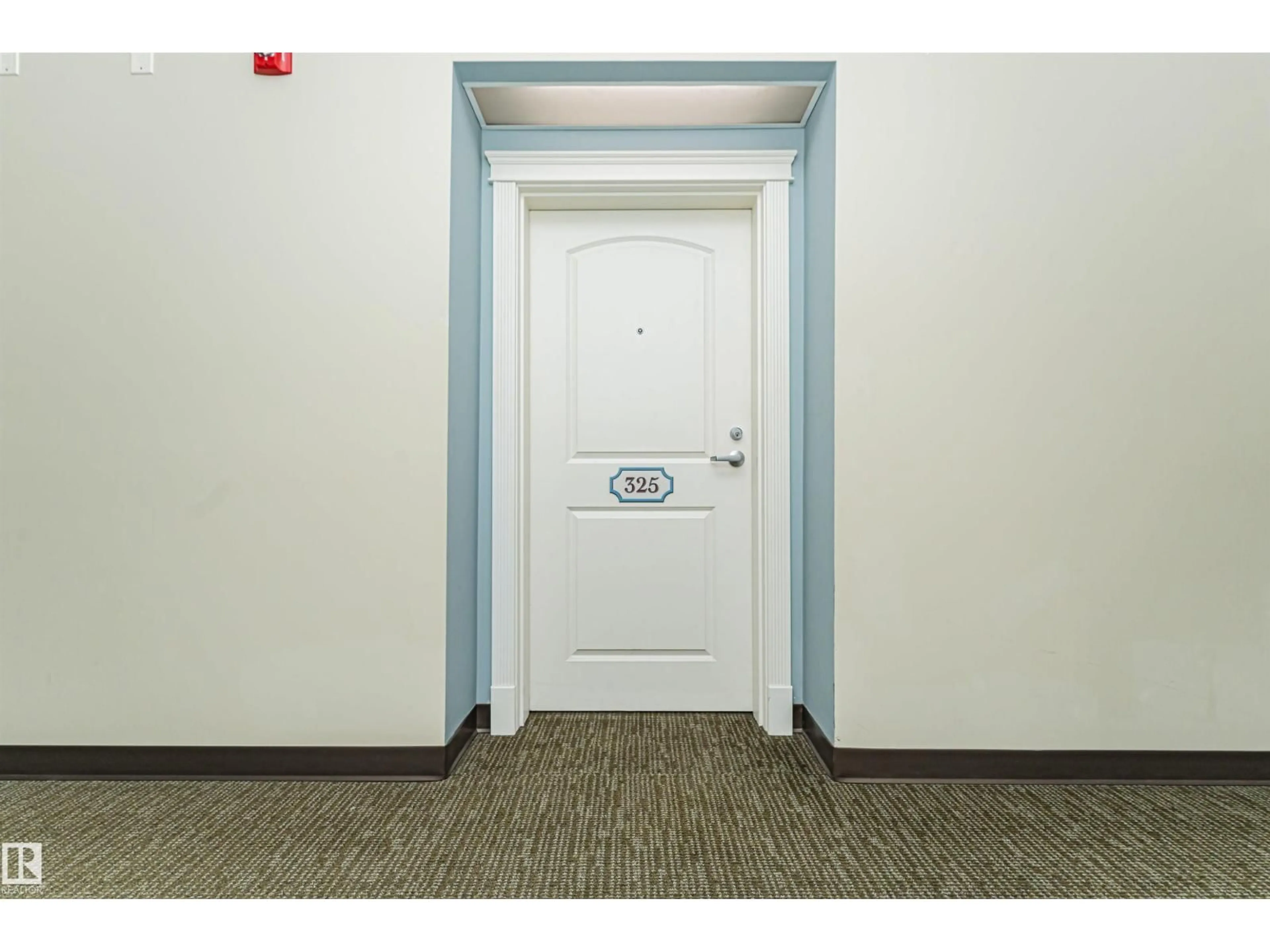 Indoor foyer for 9820 - 325 165 ST NW, Edmonton Alberta T5P0N3