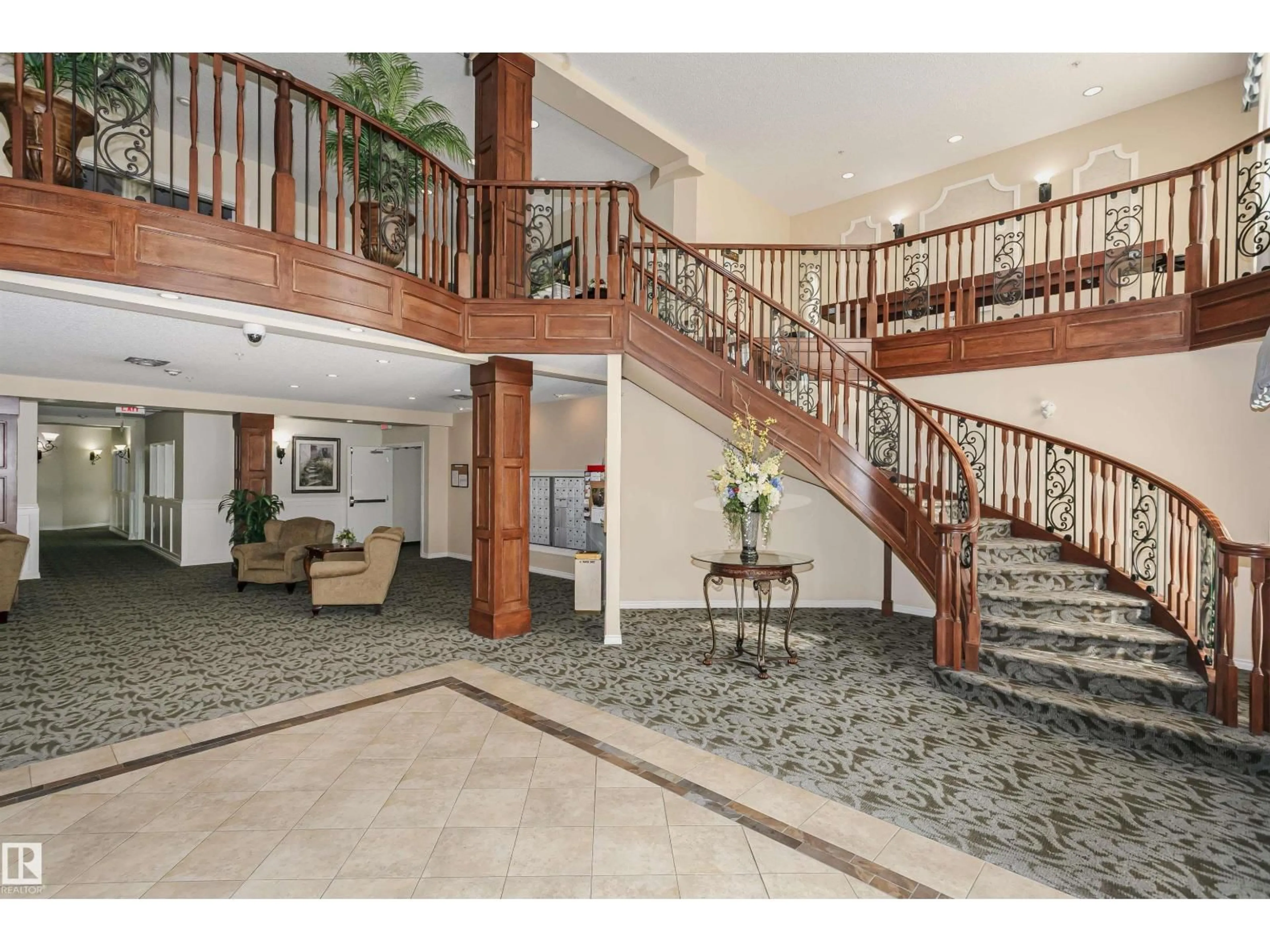 Indoor foyer for 9820 - 325 165 ST NW, Edmonton Alberta T5P0N3
