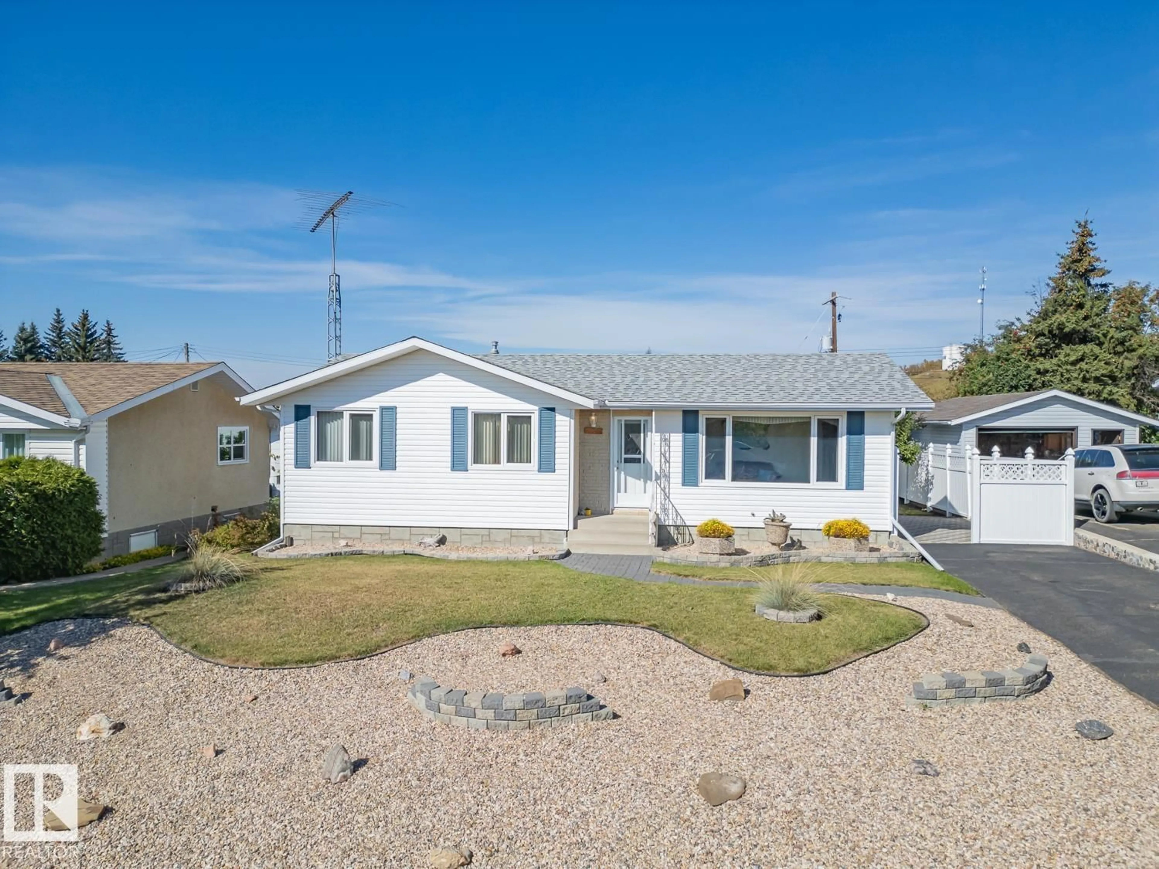 Home with vinyl exterior material, street for 5320 54 ST, Bashaw Alberta T0B0H0