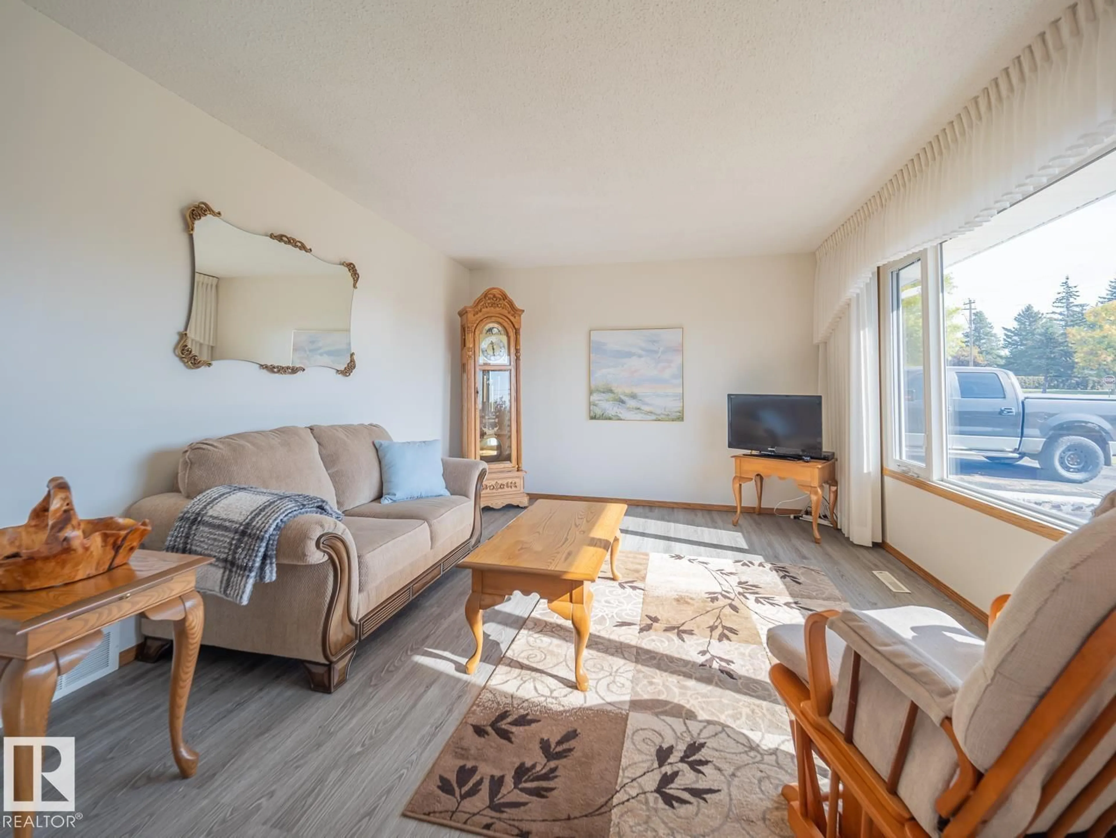 Living room with furniture, wood/laminate floor for 5320 54 ST, Bashaw Alberta T0B0H0
