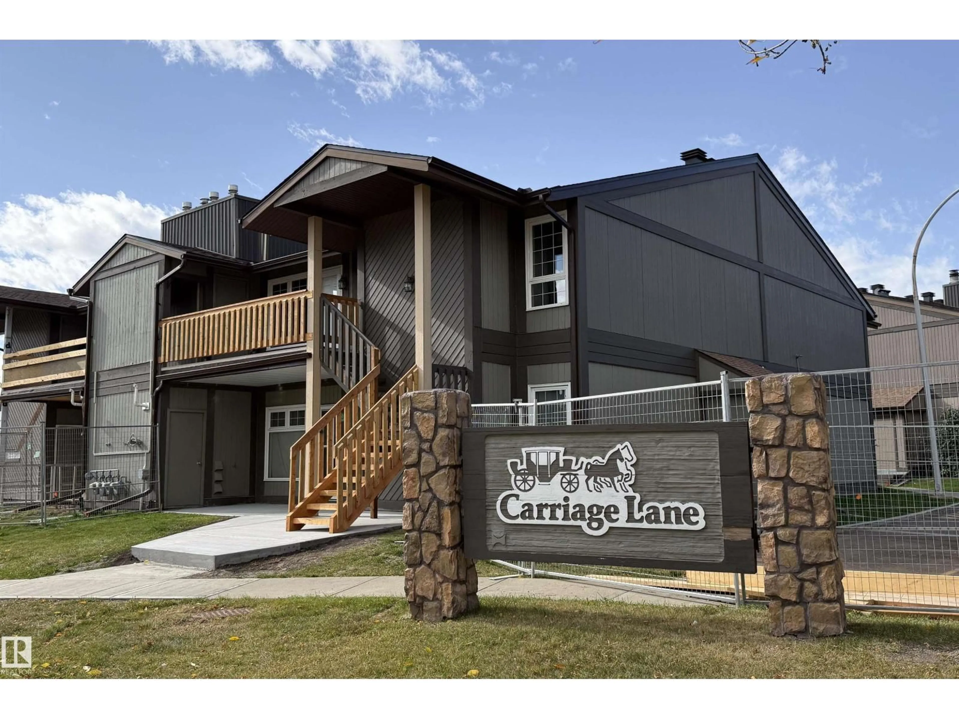 Home with vinyl exterior material, mountain view for 5898 172 ST, Edmonton Alberta T6M1B4