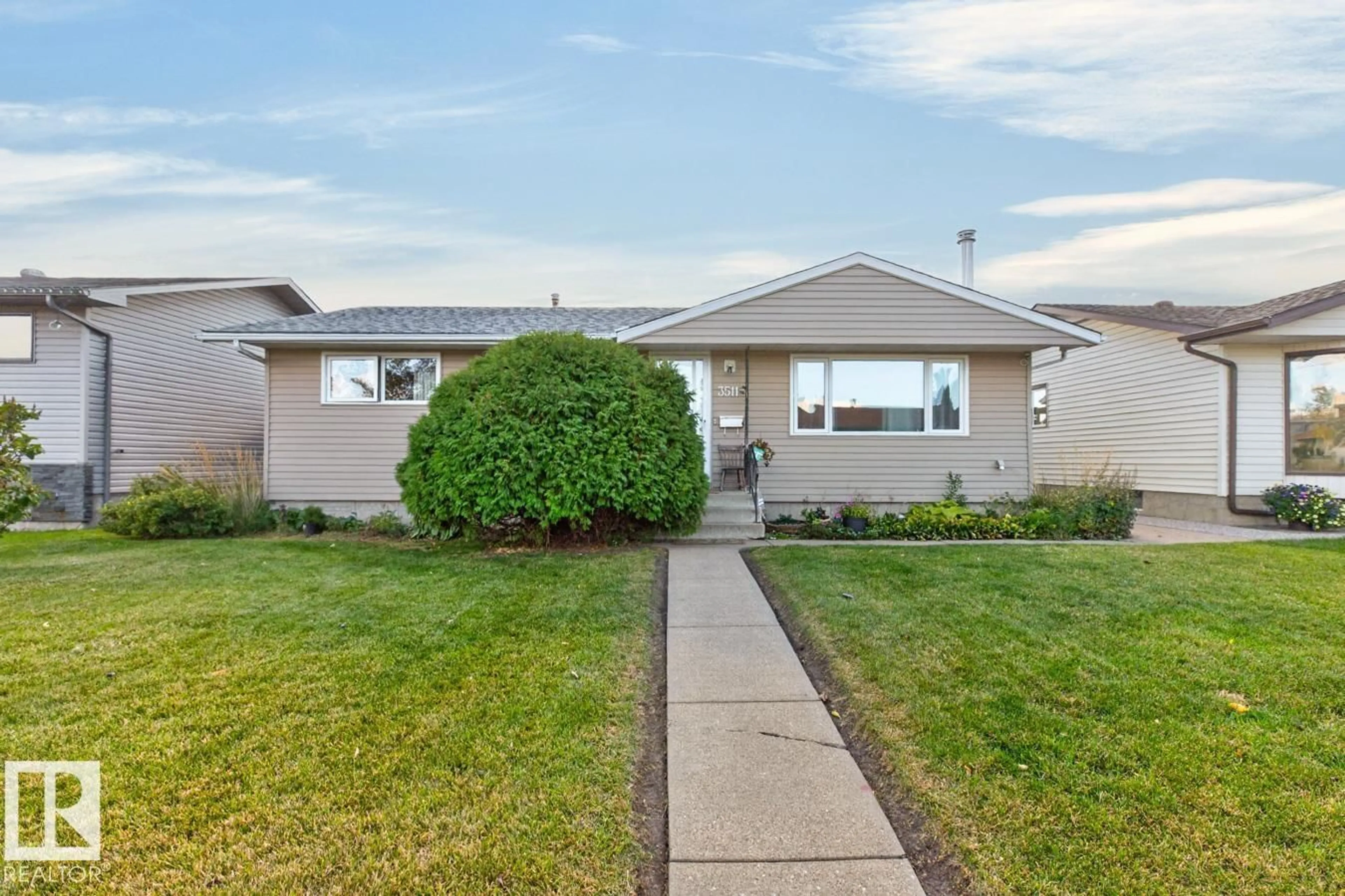Home with vinyl exterior material, street for 3511 106 AV, Edmonton Alberta T5W0C1