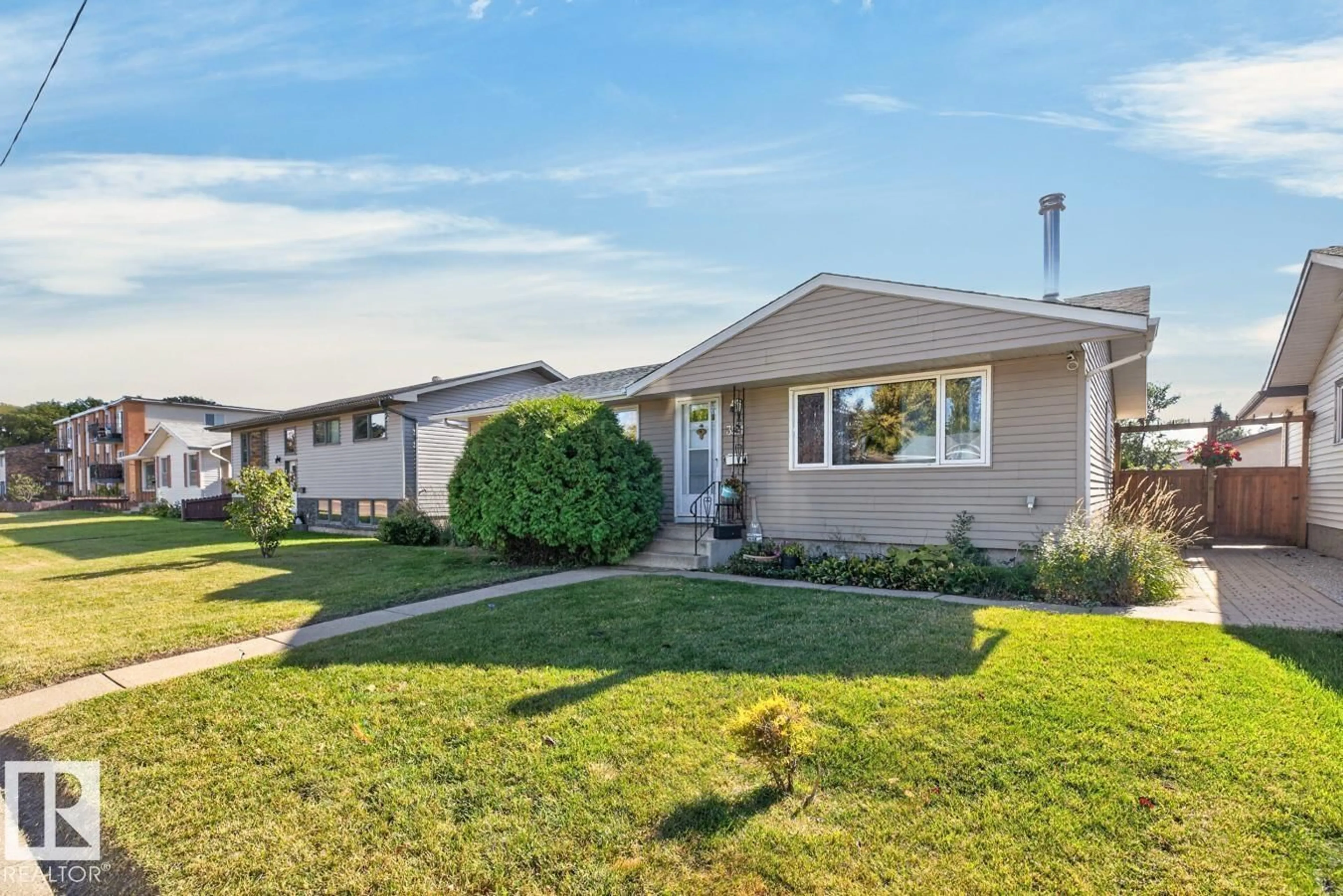 Home with vinyl exterior material, street for 3511 106 AV, Edmonton Alberta T5W0C1