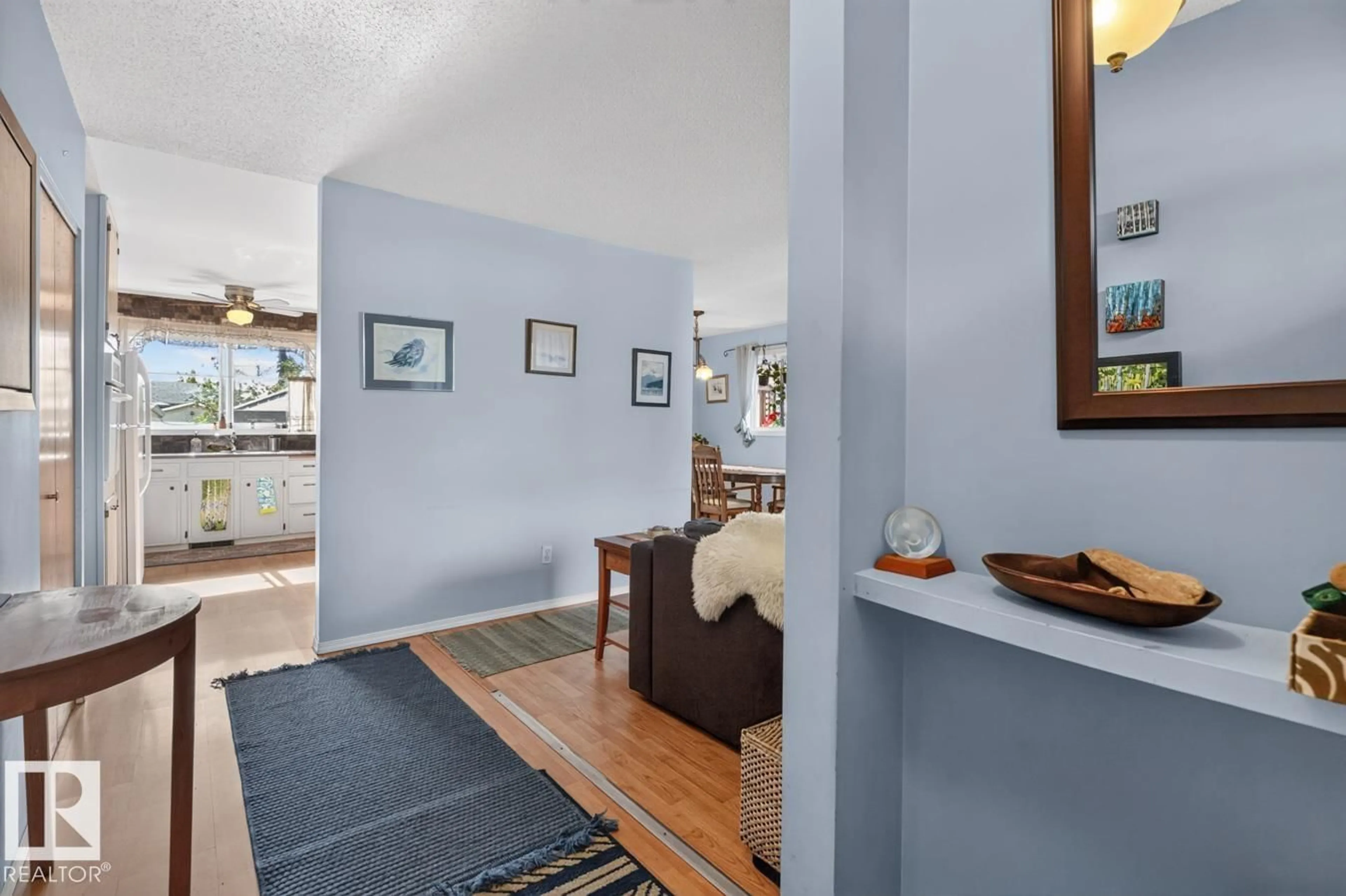 Indoor entryway for 3511 106 AV, Edmonton Alberta T5W0C1