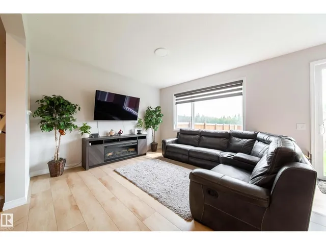 21035 128 AV, Edmonton 5