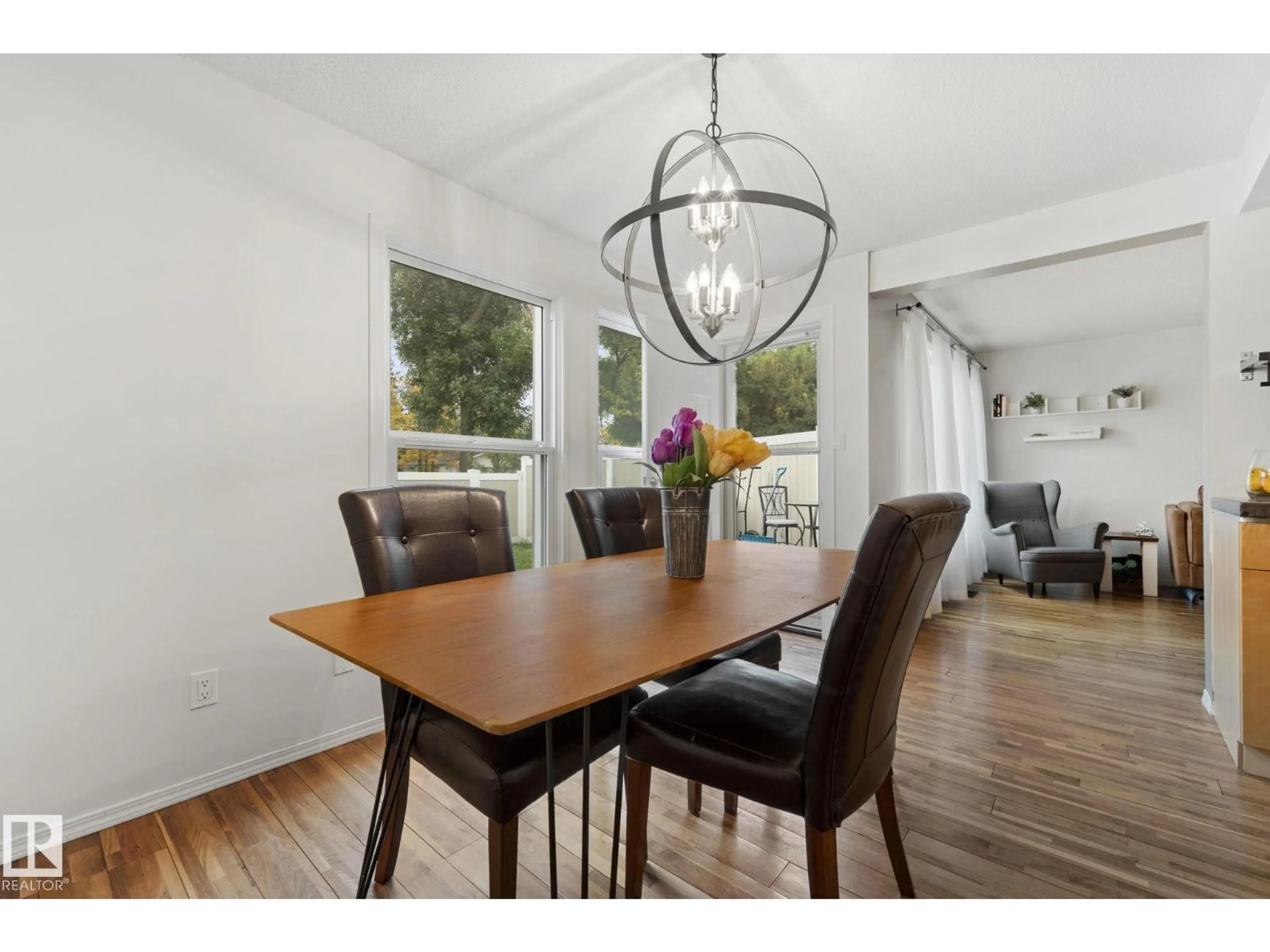 Dining room, wood/laminate floor for 10 GRANDVIEW RG, St. Albert Alberta T8N1T3