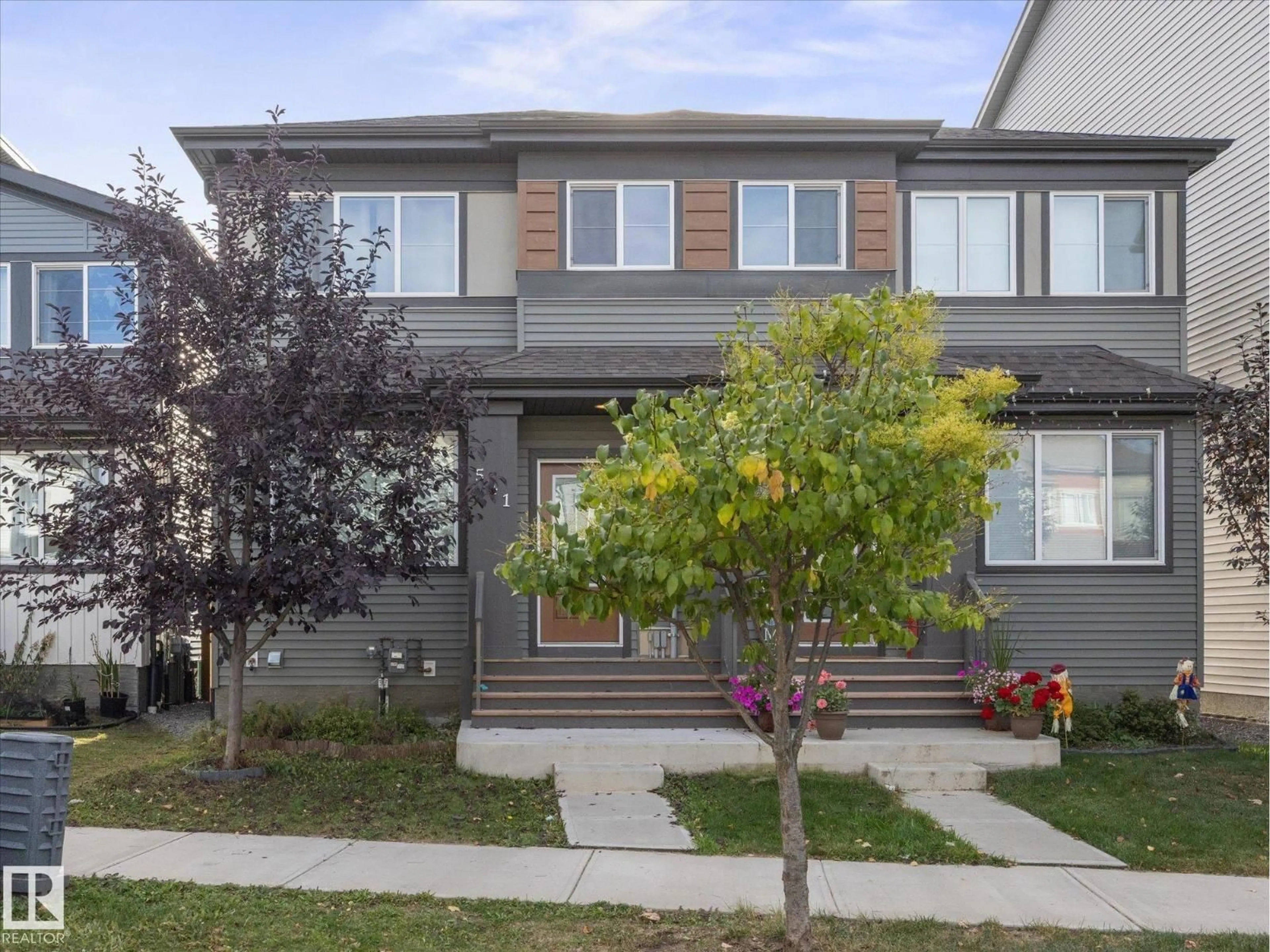Home with vinyl exterior material, street for 541 PATERSON WY, Edmonton Alberta T6W4E1
