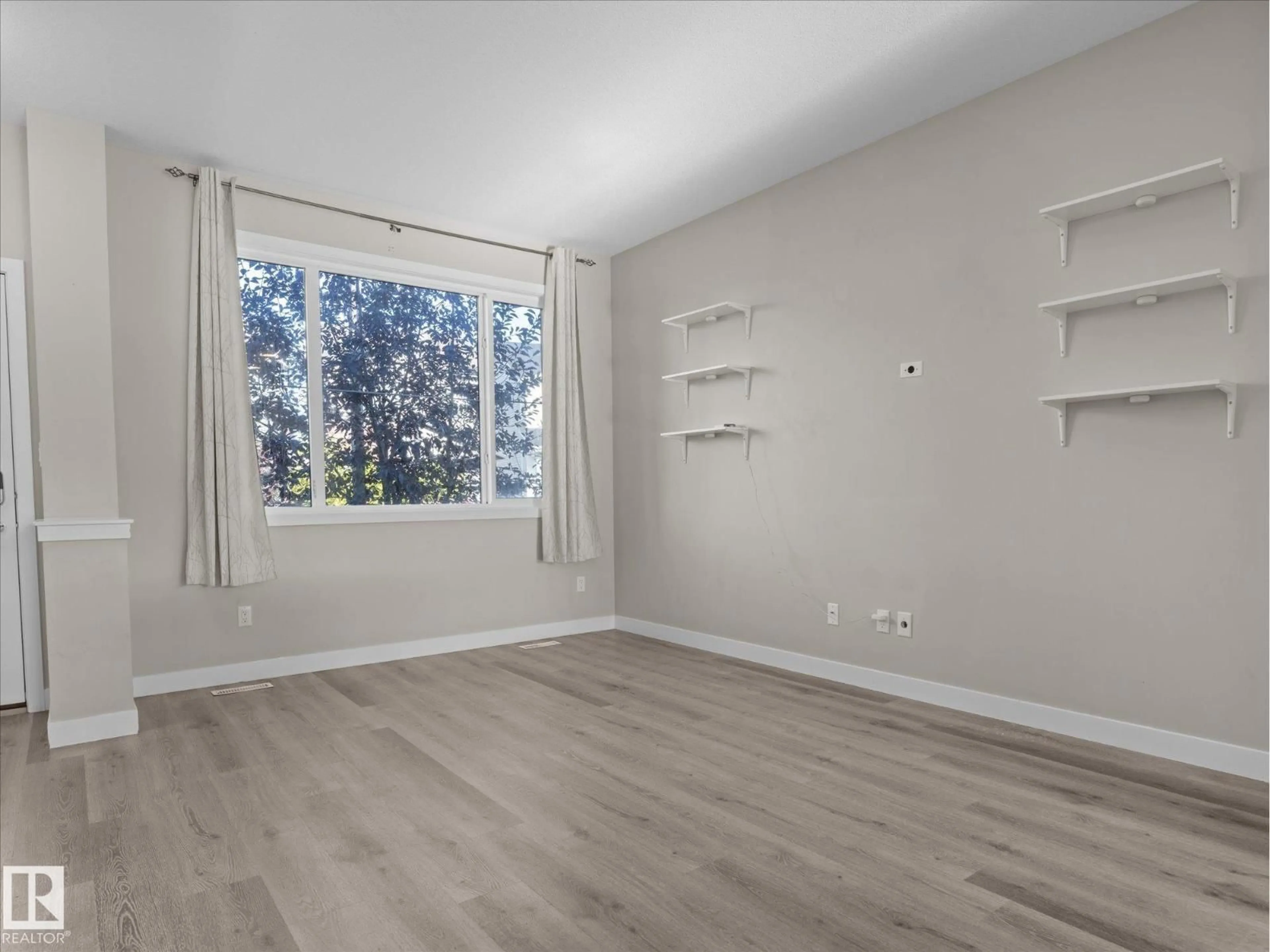 A pic of a room for 541 PATERSON WY, Edmonton Alberta T6W4E1