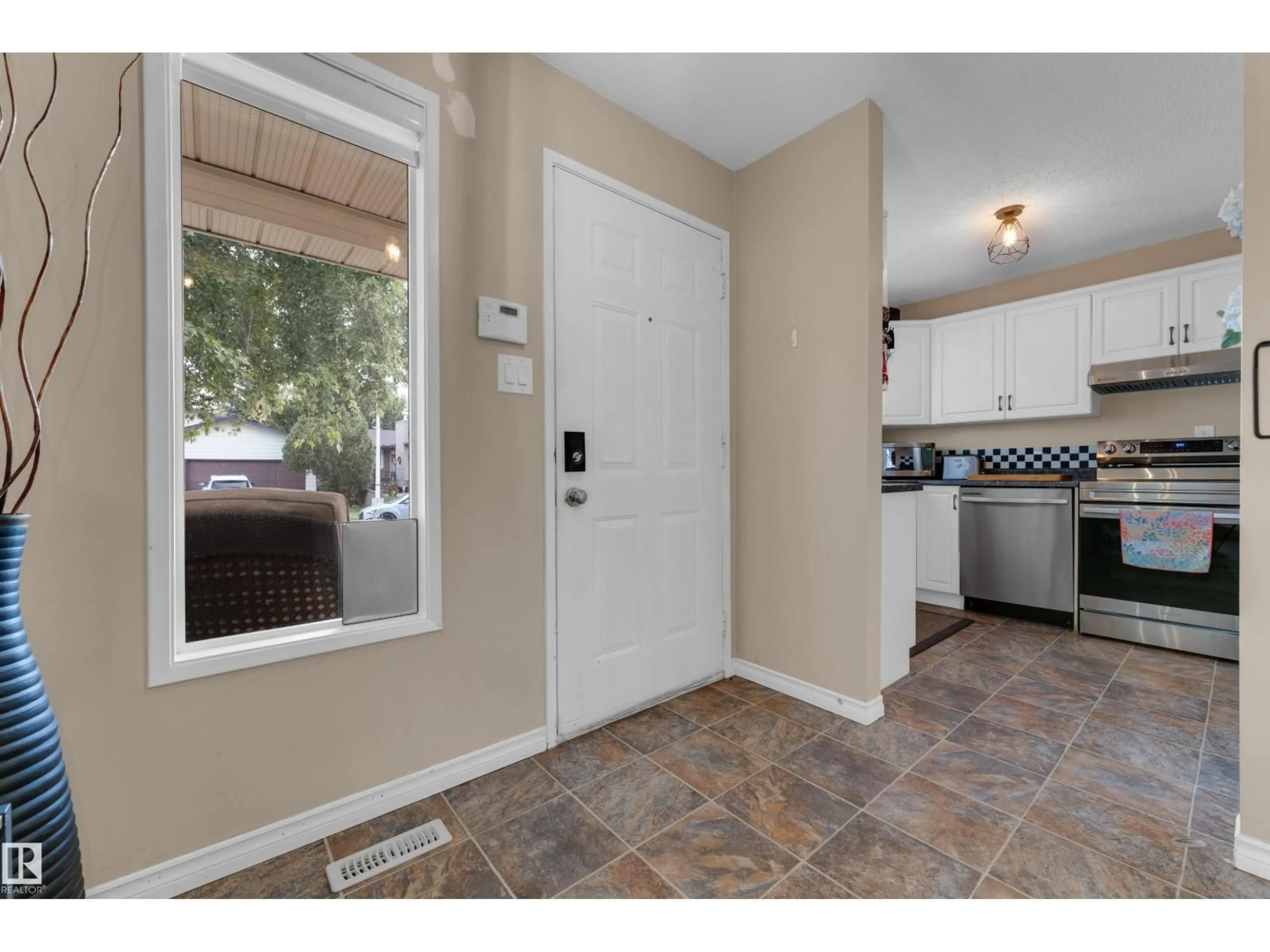 Indoor entryway for NW - 1920 145 AV, Edmonton Alberta T5Y1V3
