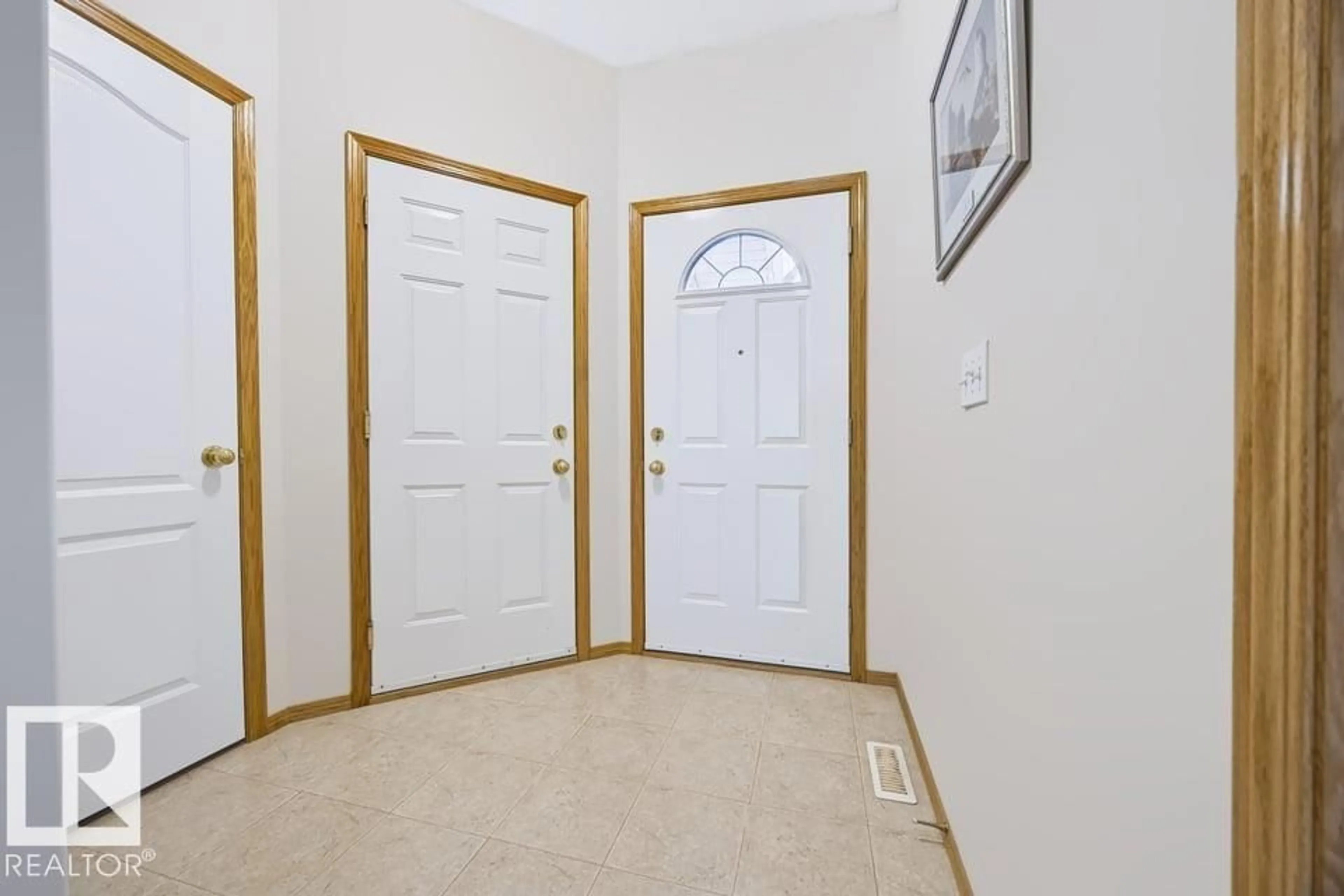 Indoor entryway for 9 HILLCREST CO, Spruce Grove Alberta T7X4A8