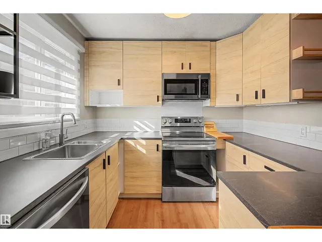 NW - 3211 71 ST, Edmonton 5