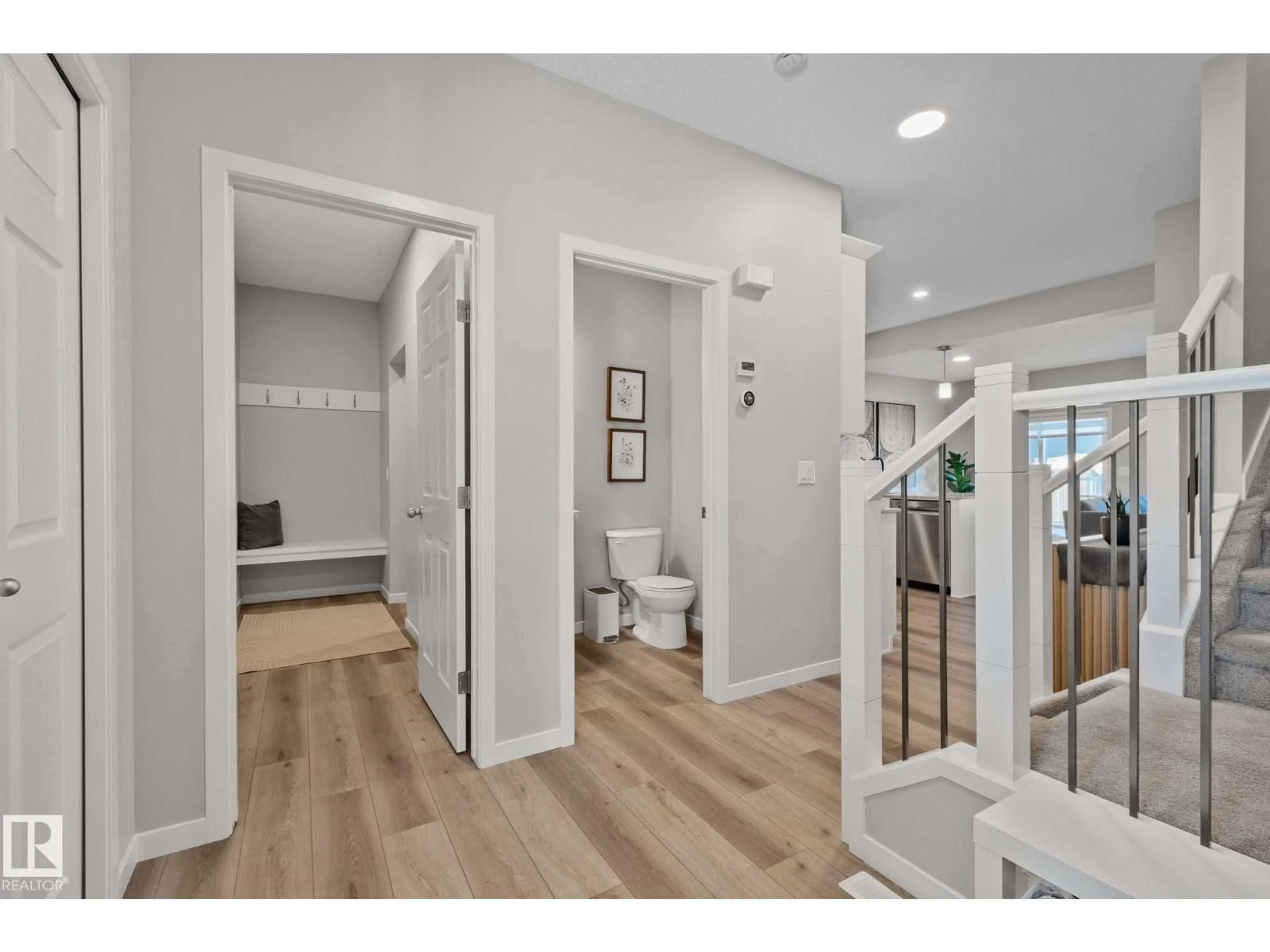 Indoor entryway for 19 MEADOWBROOK WY, Spruce Grove Alberta T7X0W2
