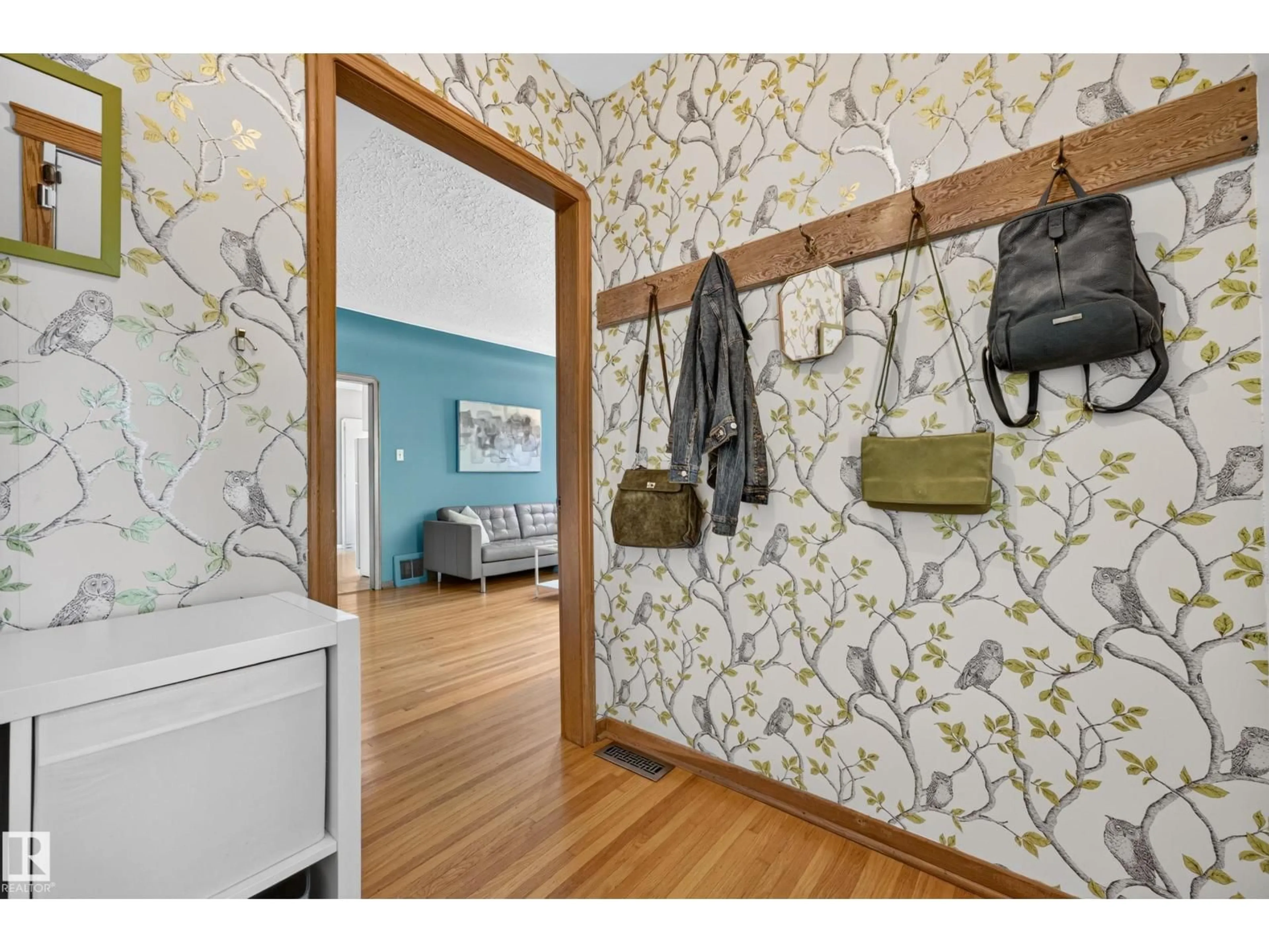 Indoor entryway for 11346 69 ST, Edmonton Alberta T5B1R7