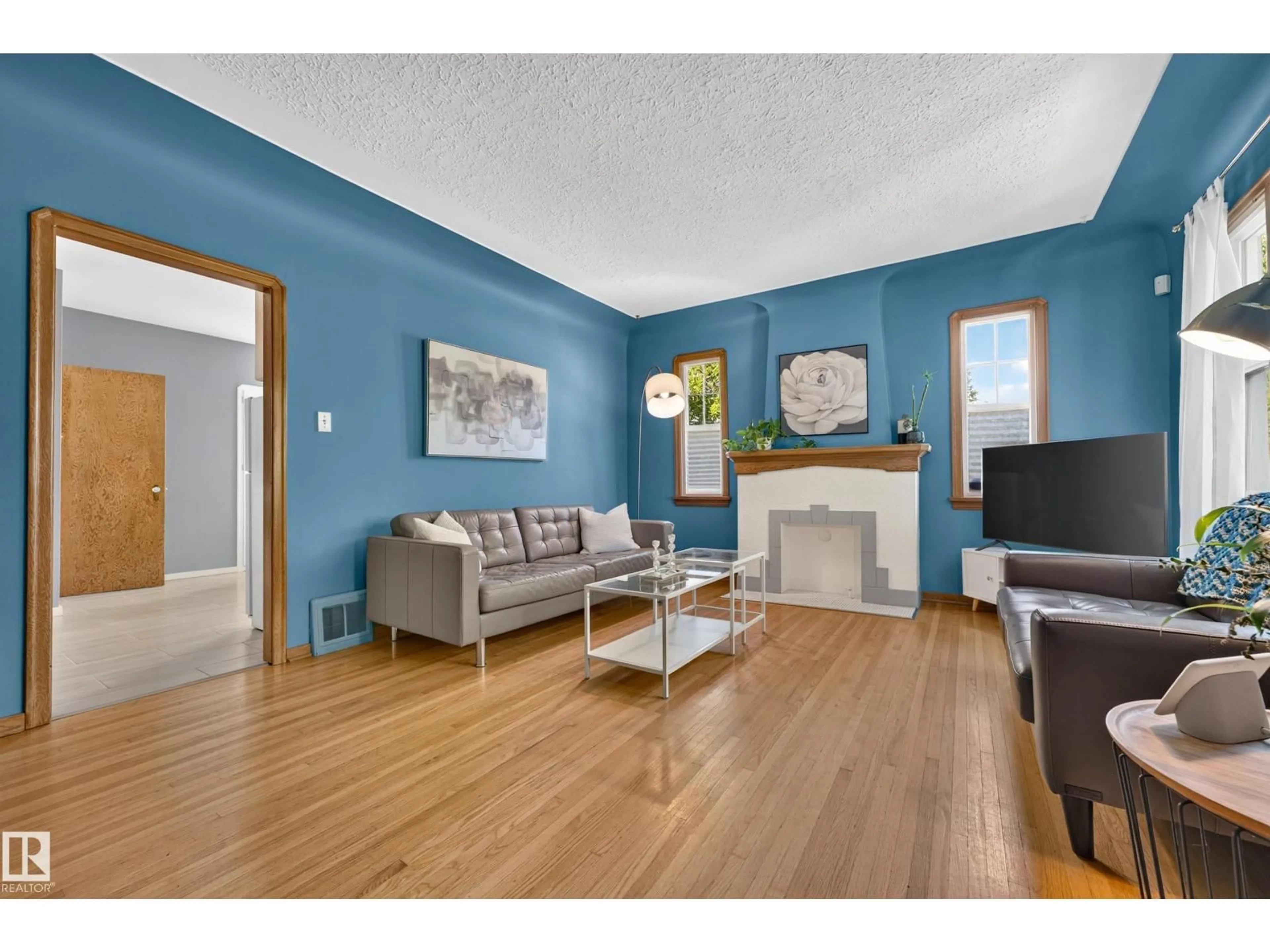 Living room with furniture, wood/laminate floor for 11346 69 ST, Edmonton Alberta T5B1R7