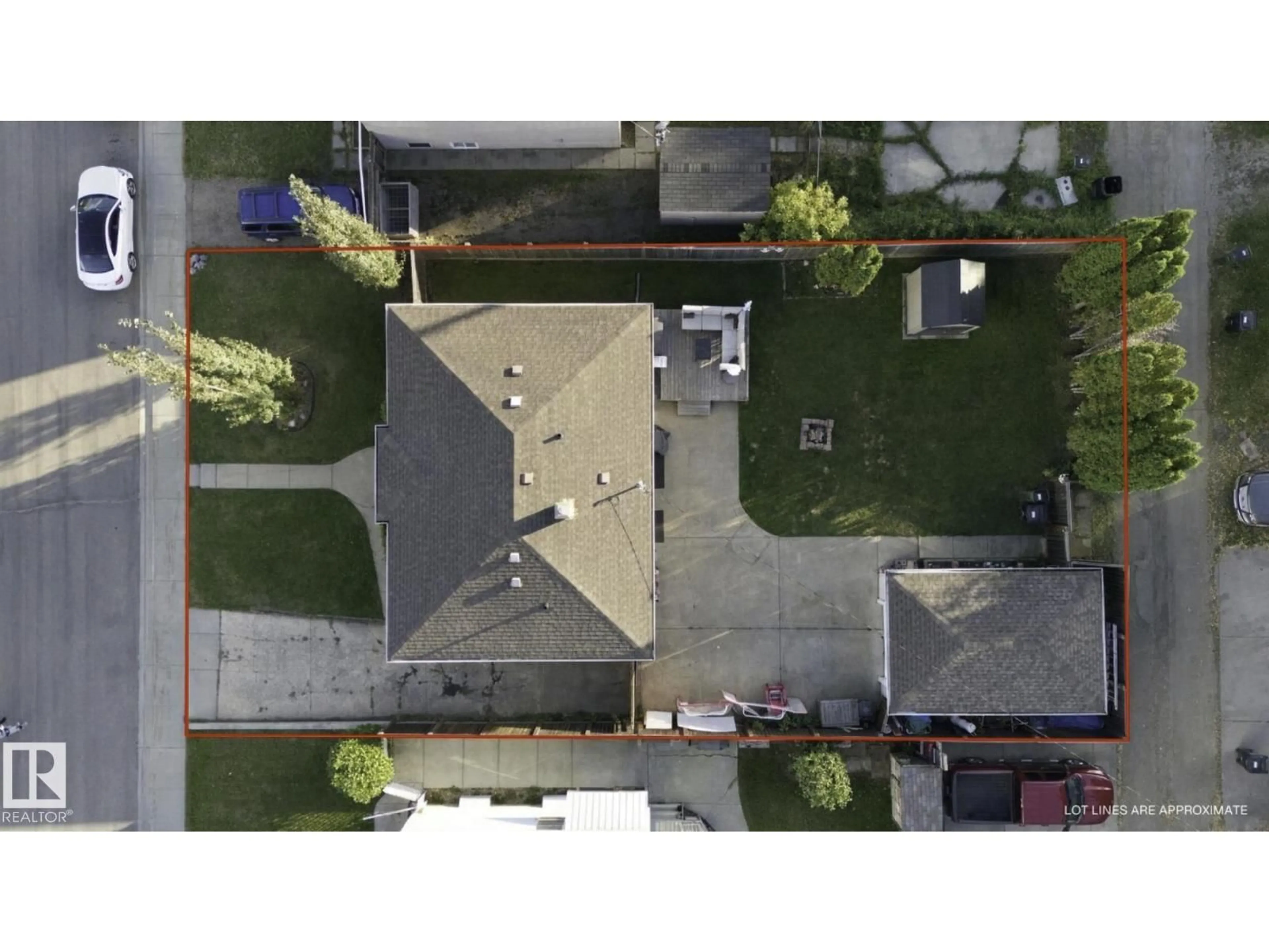A pic from outside/outdoor area/front of a property/back of a property/a pic from drone, street for NW - 11928 127 ST, Edmonton Alberta T5L0Z1