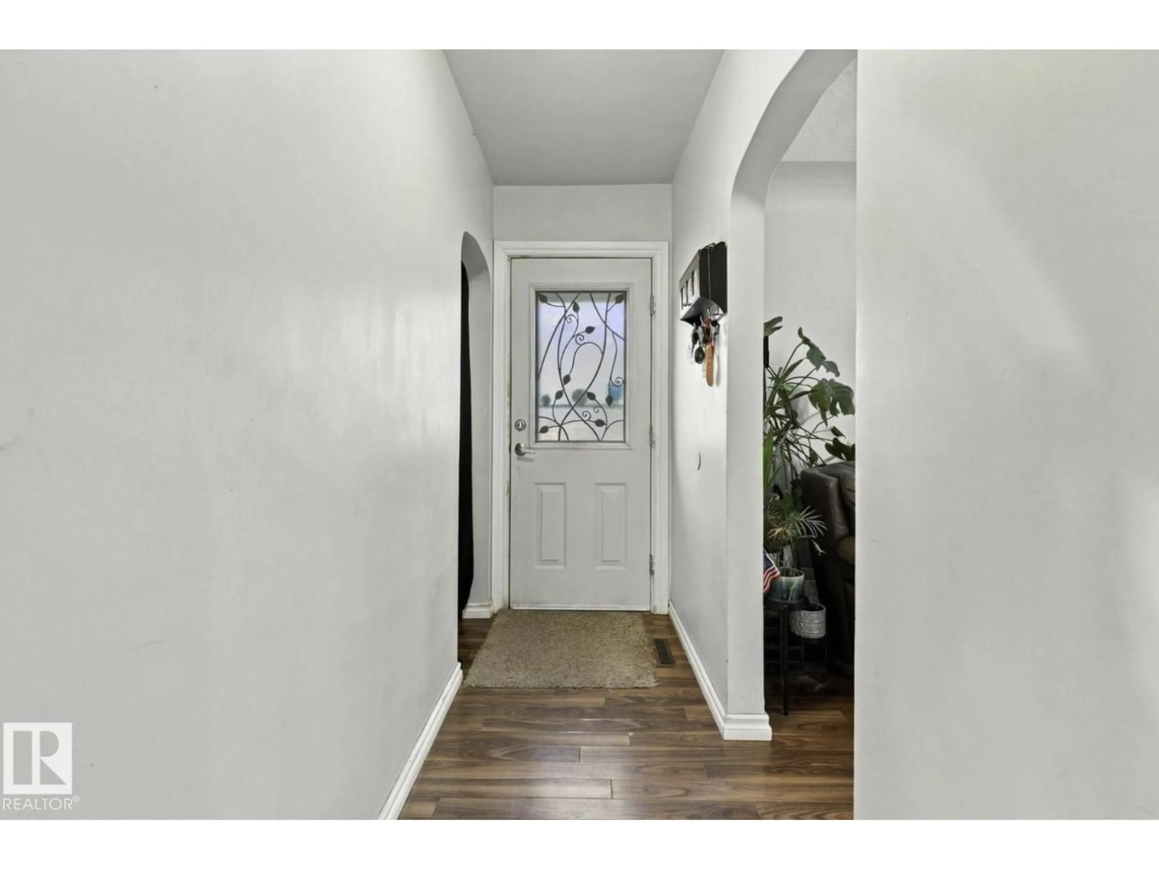 Indoor entryway for NW - 11928 127 ST, Edmonton Alberta T5L0Z1