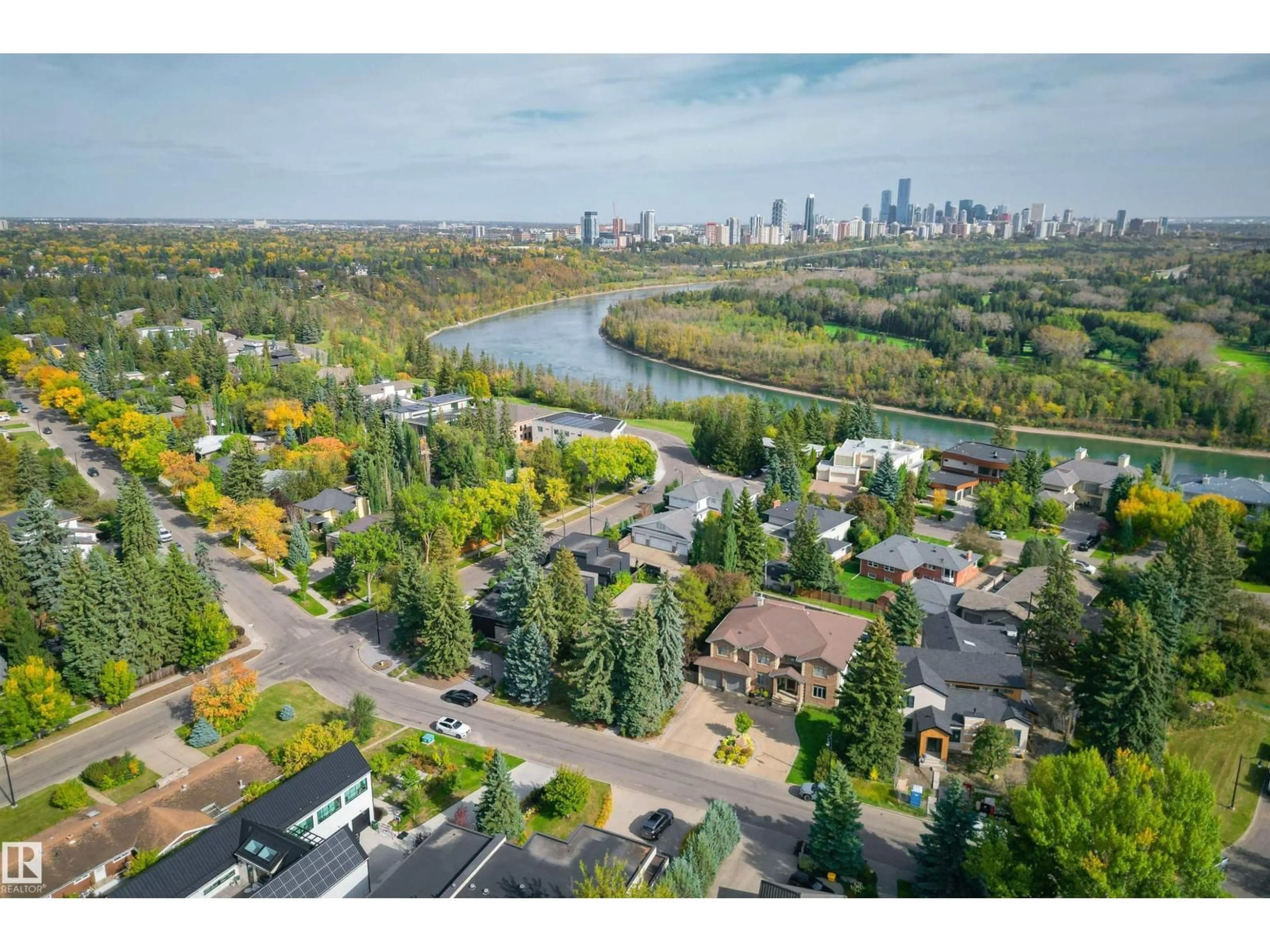 A pic from outside/outdoor area/front of a property/back of a property/a pic from drone, water/lake/river/ocean view for 3 RIVERSIDE CR, Edmonton Alberta T5N3M4