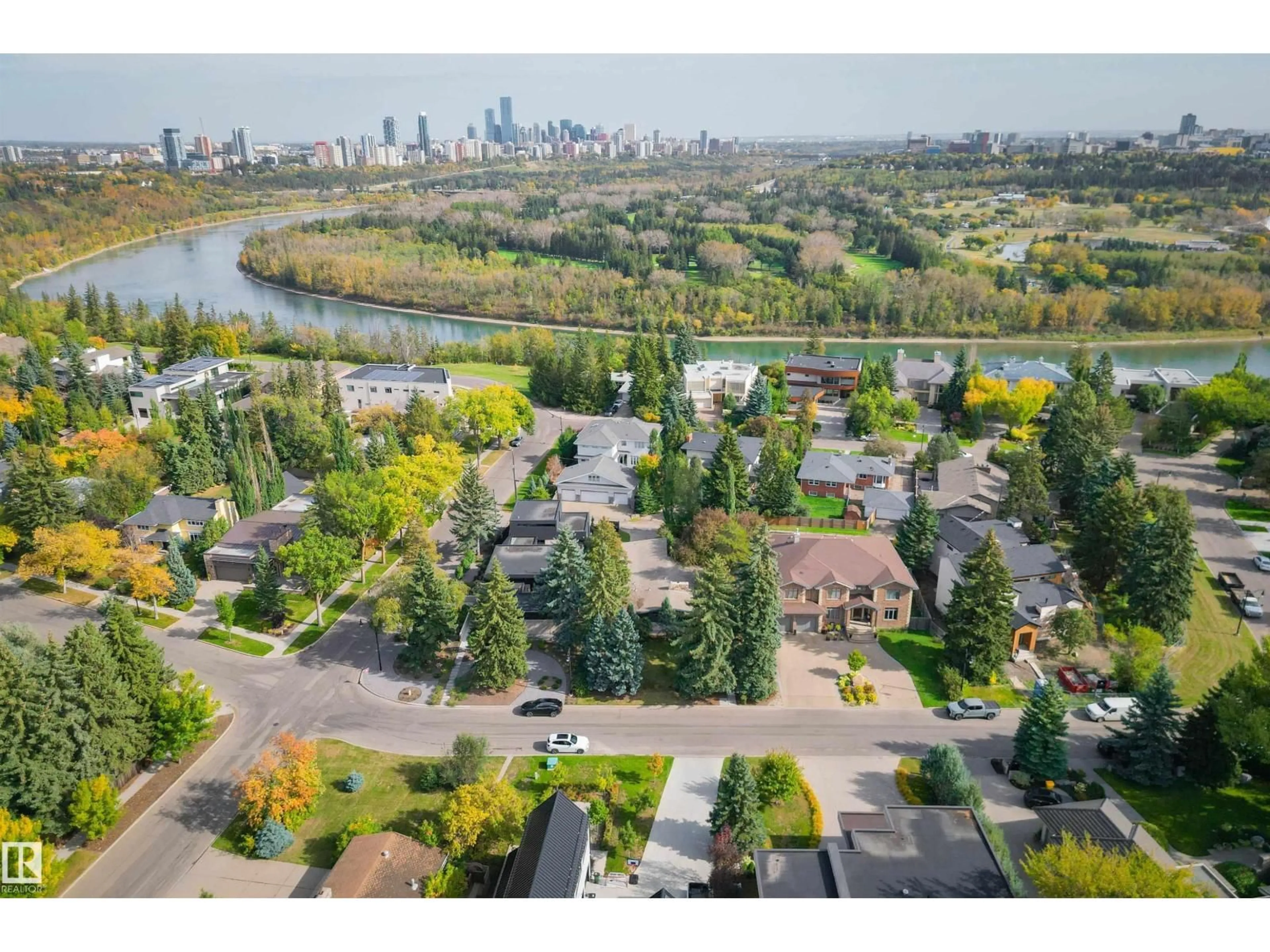 A pic from outside/outdoor area/front of a property/back of a property/a pic from drone, water/lake/river/ocean view for 3 RIVERSIDE CR, Edmonton Alberta T5N3M4