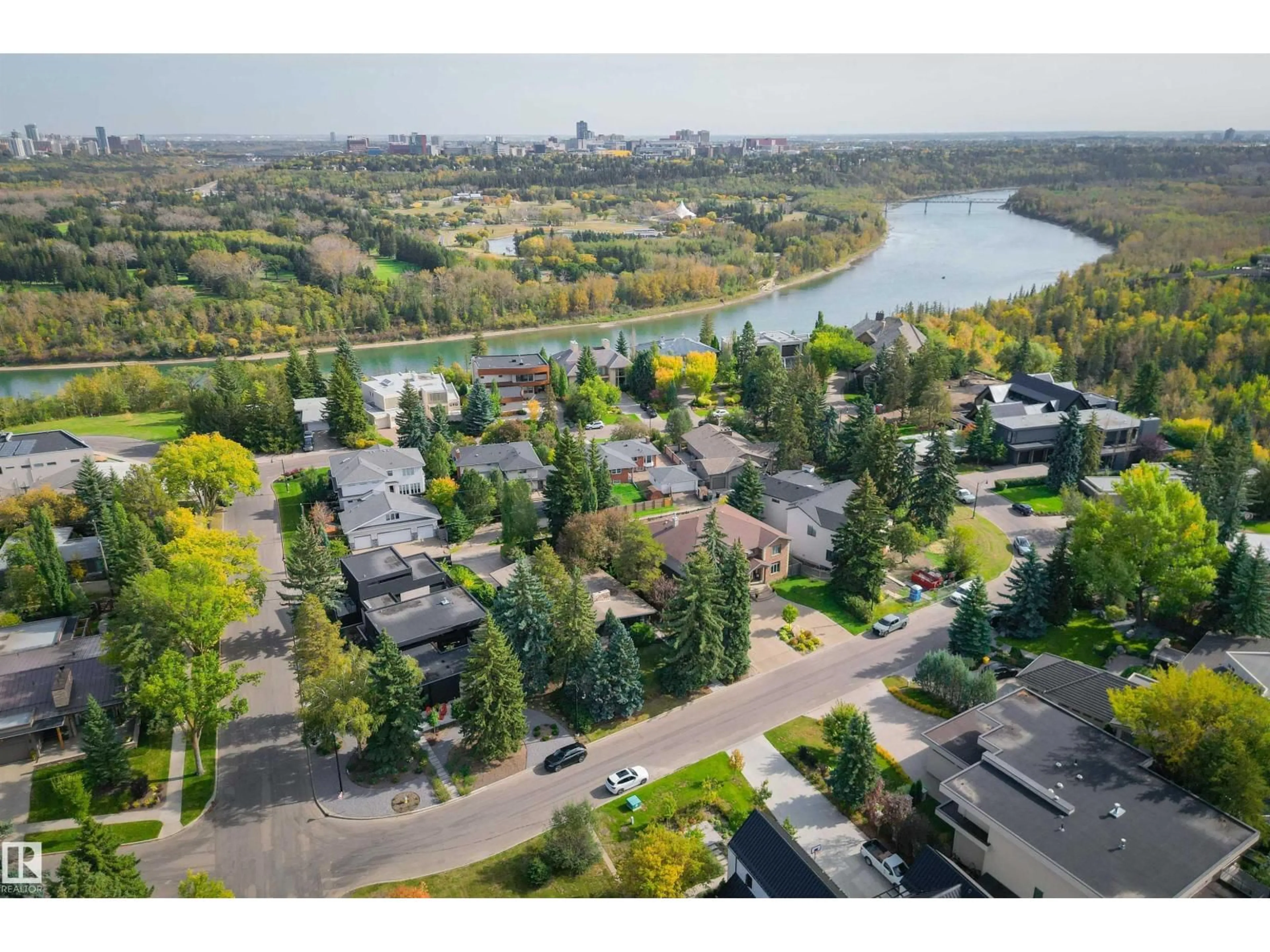 A pic from outside/outdoor area/front of a property/back of a property/a pic from drone, water/lake/river/ocean view for 3 RIVERSIDE CR, Edmonton Alberta T5N3M4