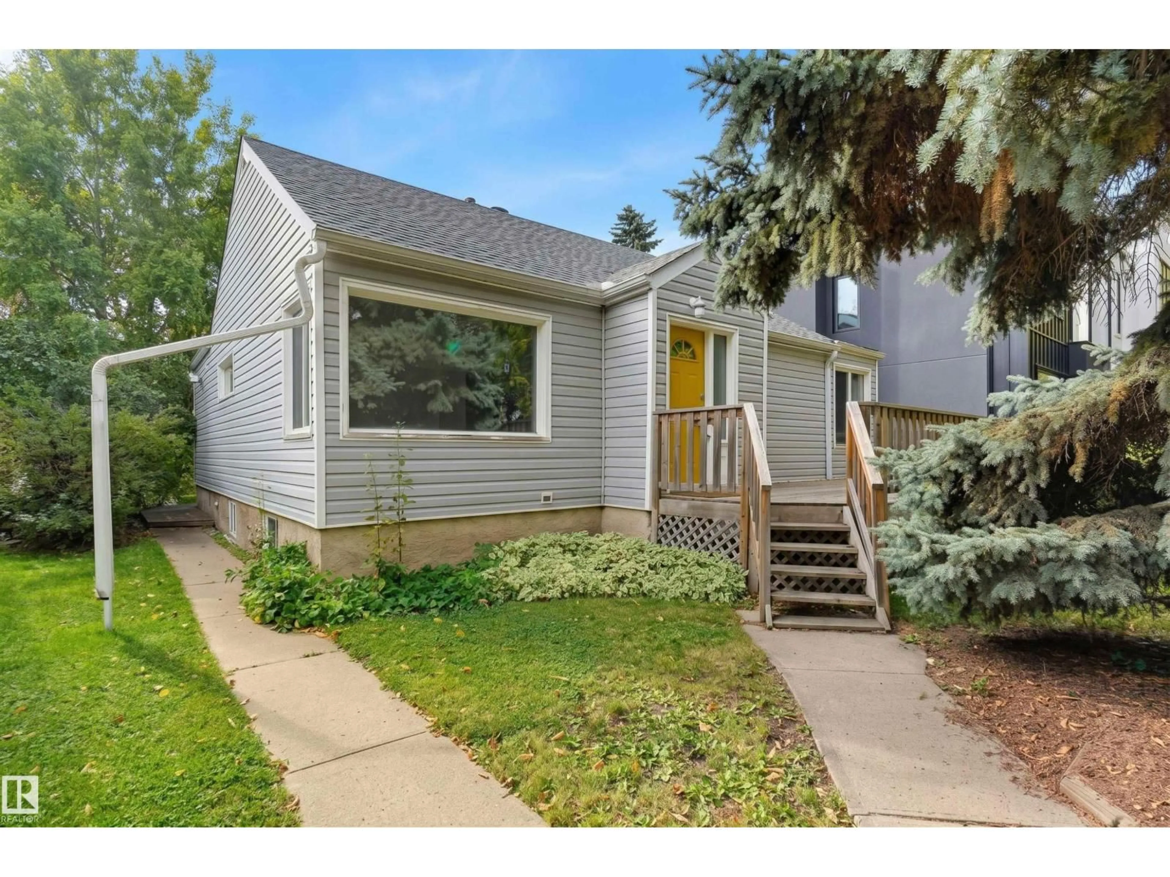 Home with vinyl exterior material, street for 14019 106 AV, Edmonton Alberta T5N1B3