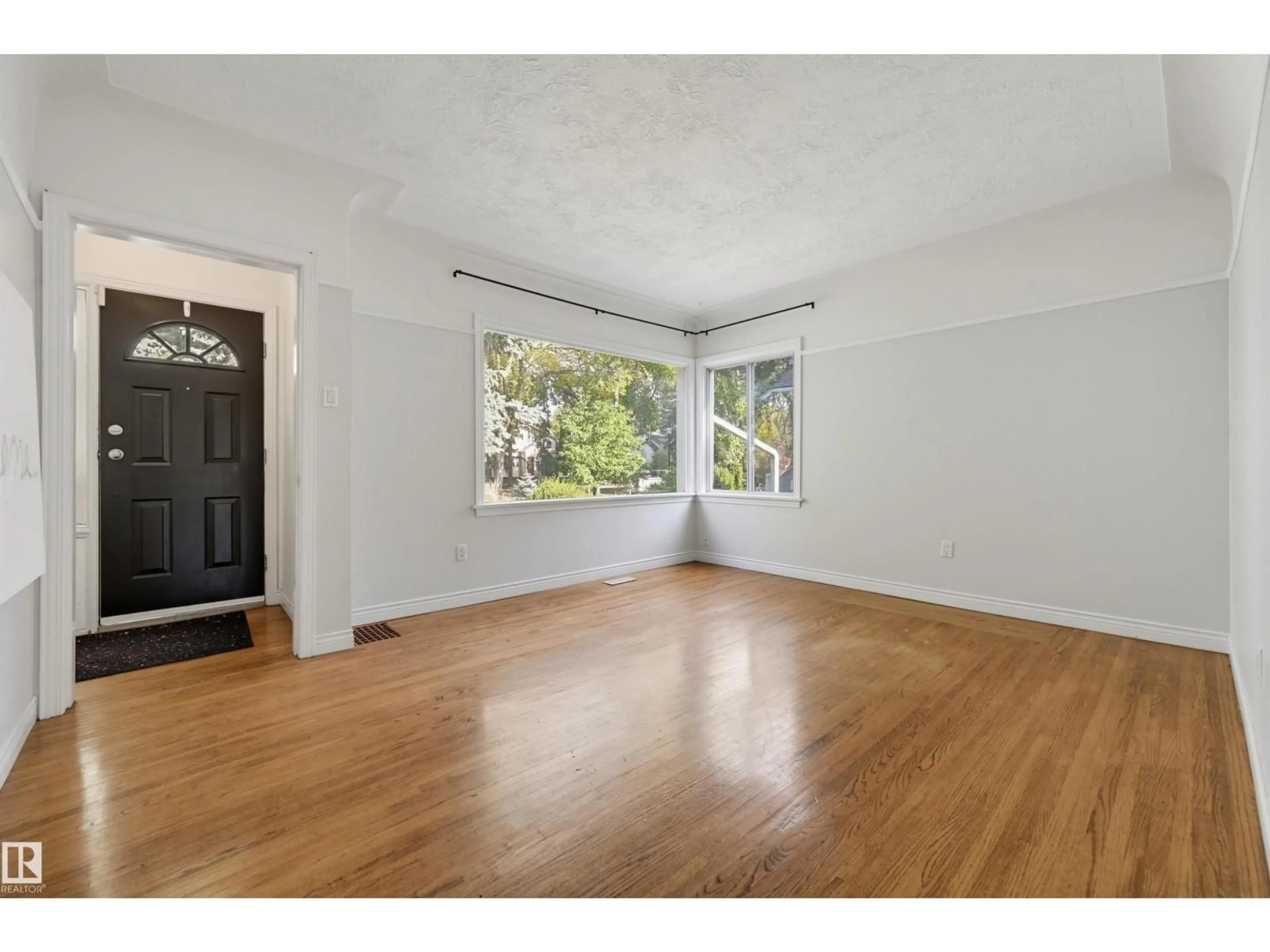 A pic of a room for 14019 106 AV, Edmonton Alberta T5N1B3