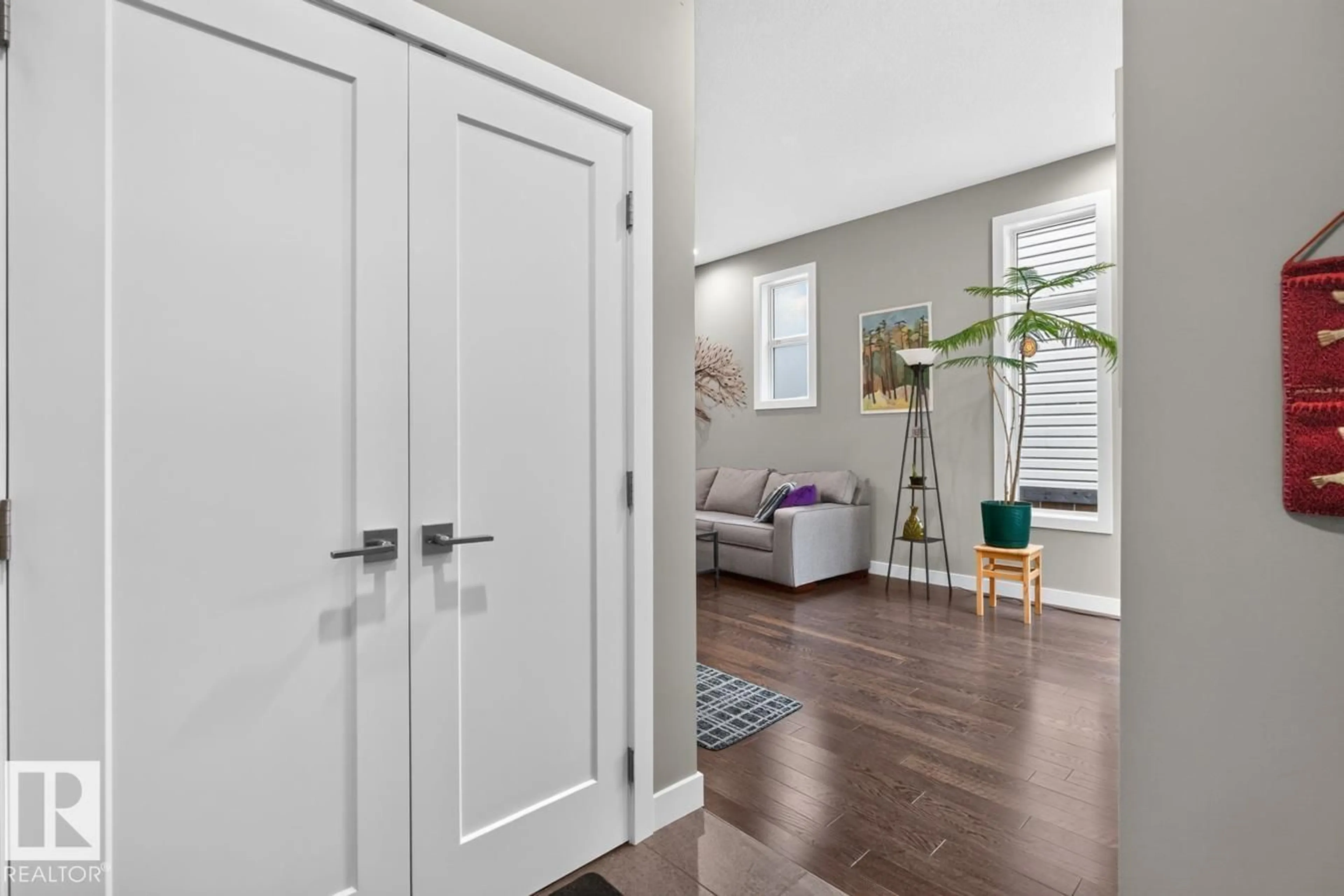 Indoor entryway for NW - 11207 78 AV, Edmonton Alberta T6G1J8