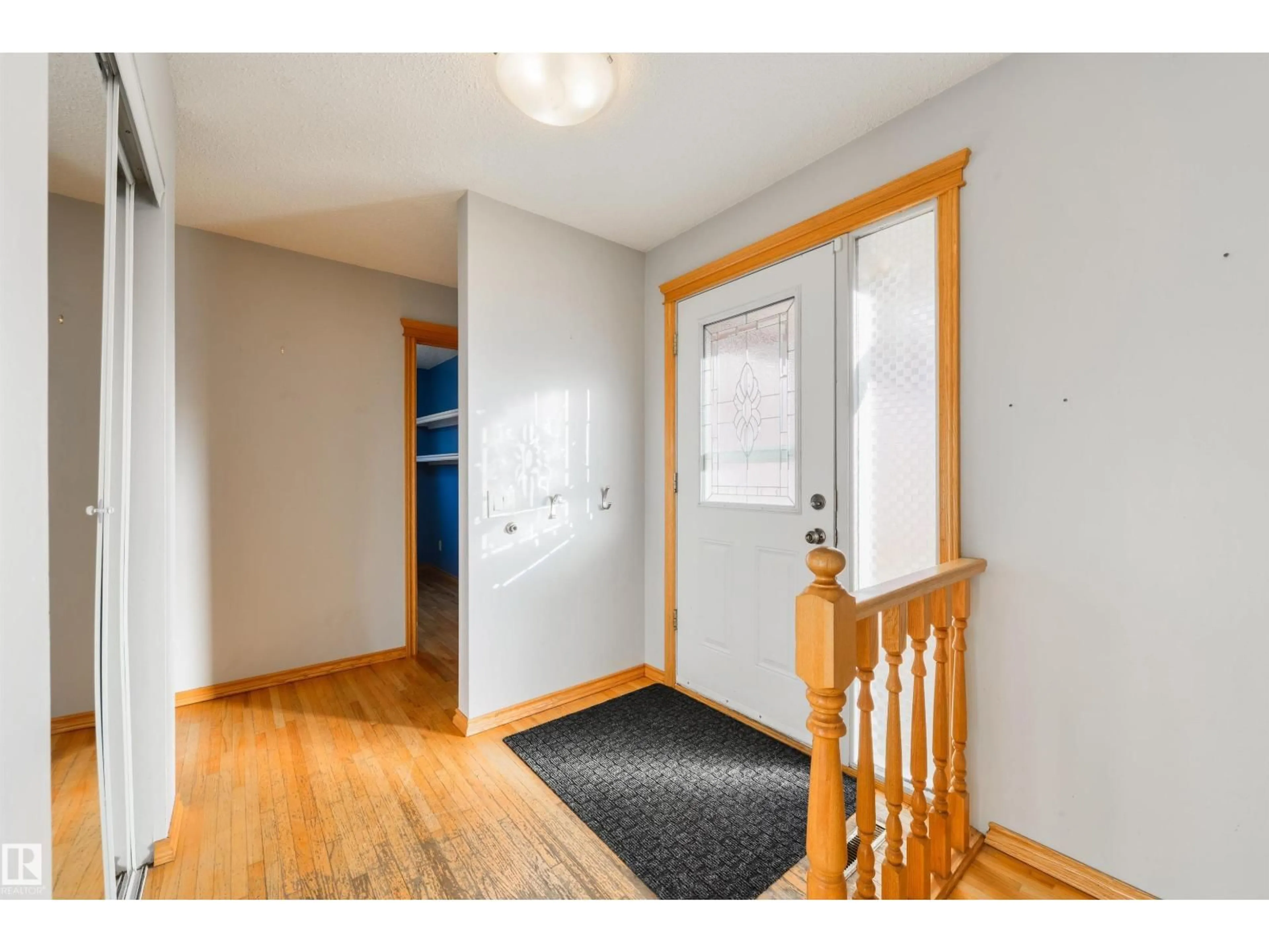 Indoor entryway for 9260 OTTEWELL RD, Edmonton Alberta T6B2C9