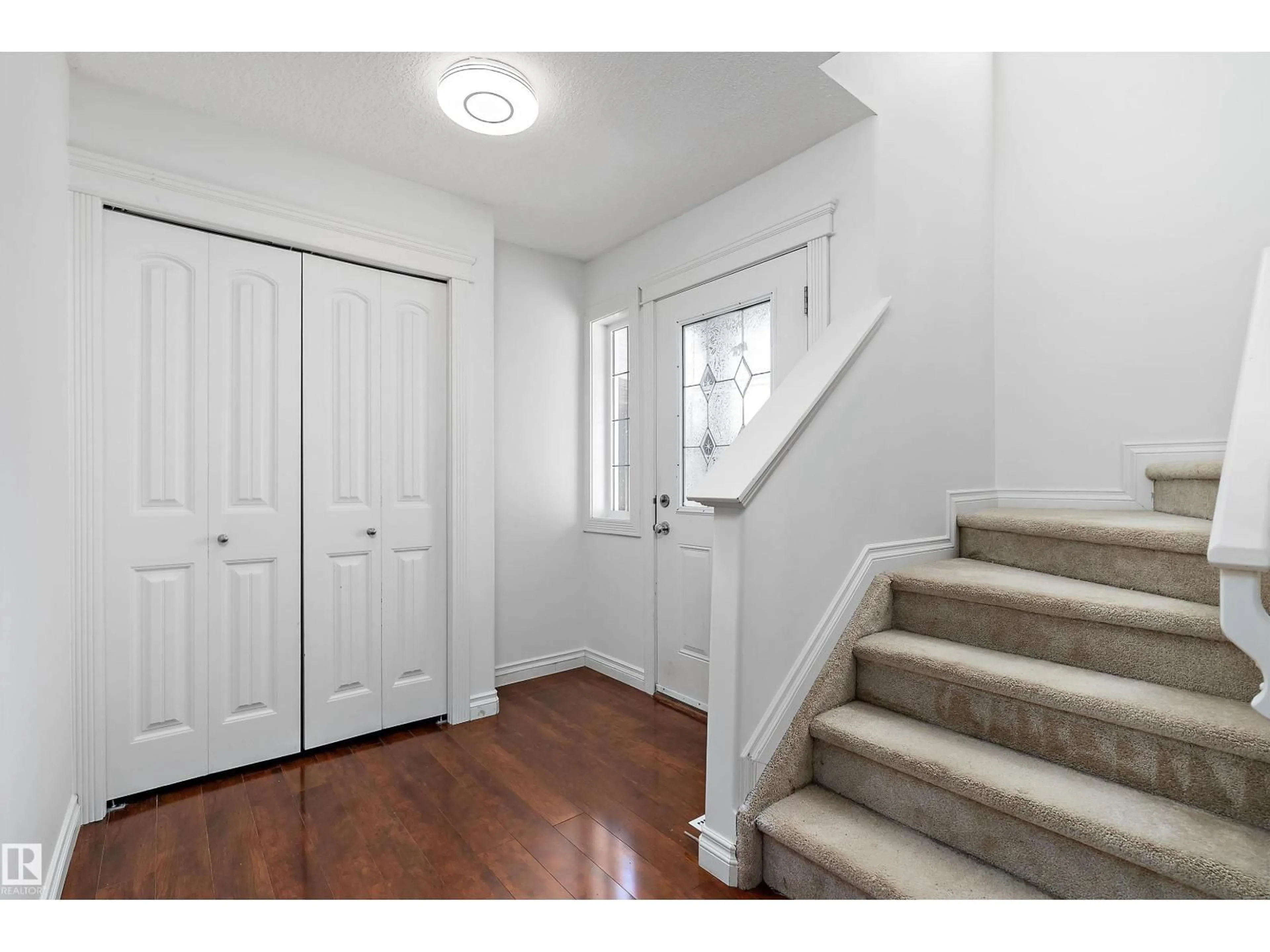 Indoor entryway for SW - 8419 2 AV, Edmonton Alberta T6X1H5