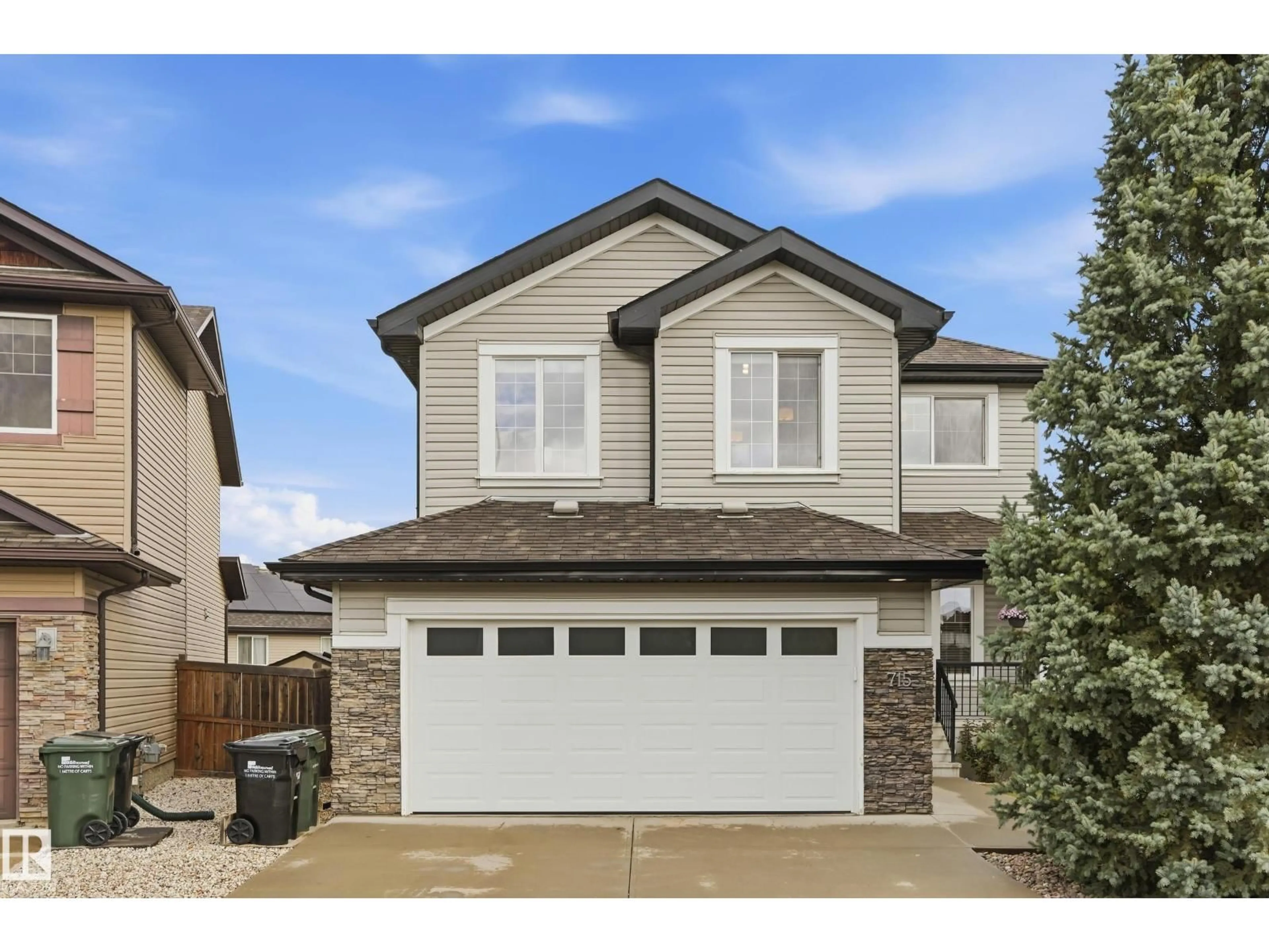 Home with vinyl exterior material, street for 715 CACHE PL, Sherwood Park Alberta T8H0L4