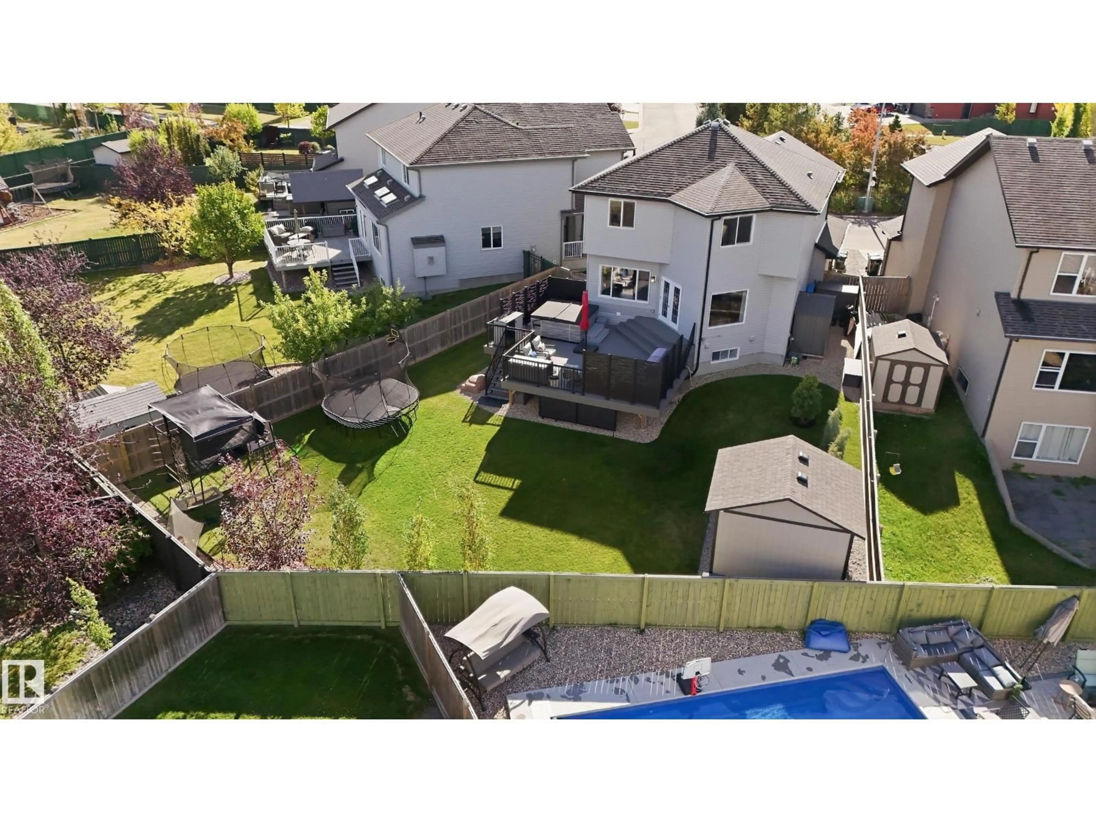 A pic from outside/outdoor area/front of a property/back of a property/a pic from drone, street for 715 CACHE PL, Sherwood Park Alberta T8H0L4