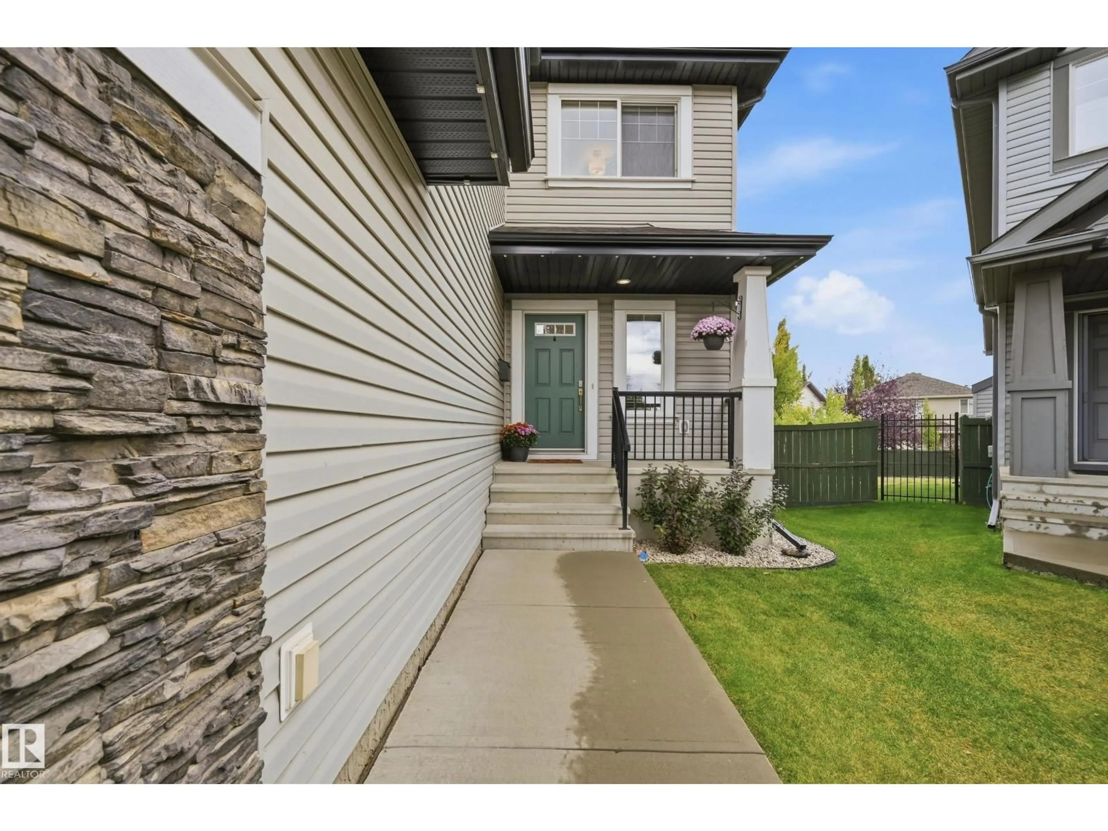 Unknown for 715 CACHE PL, Sherwood Park Alberta T8H0L4