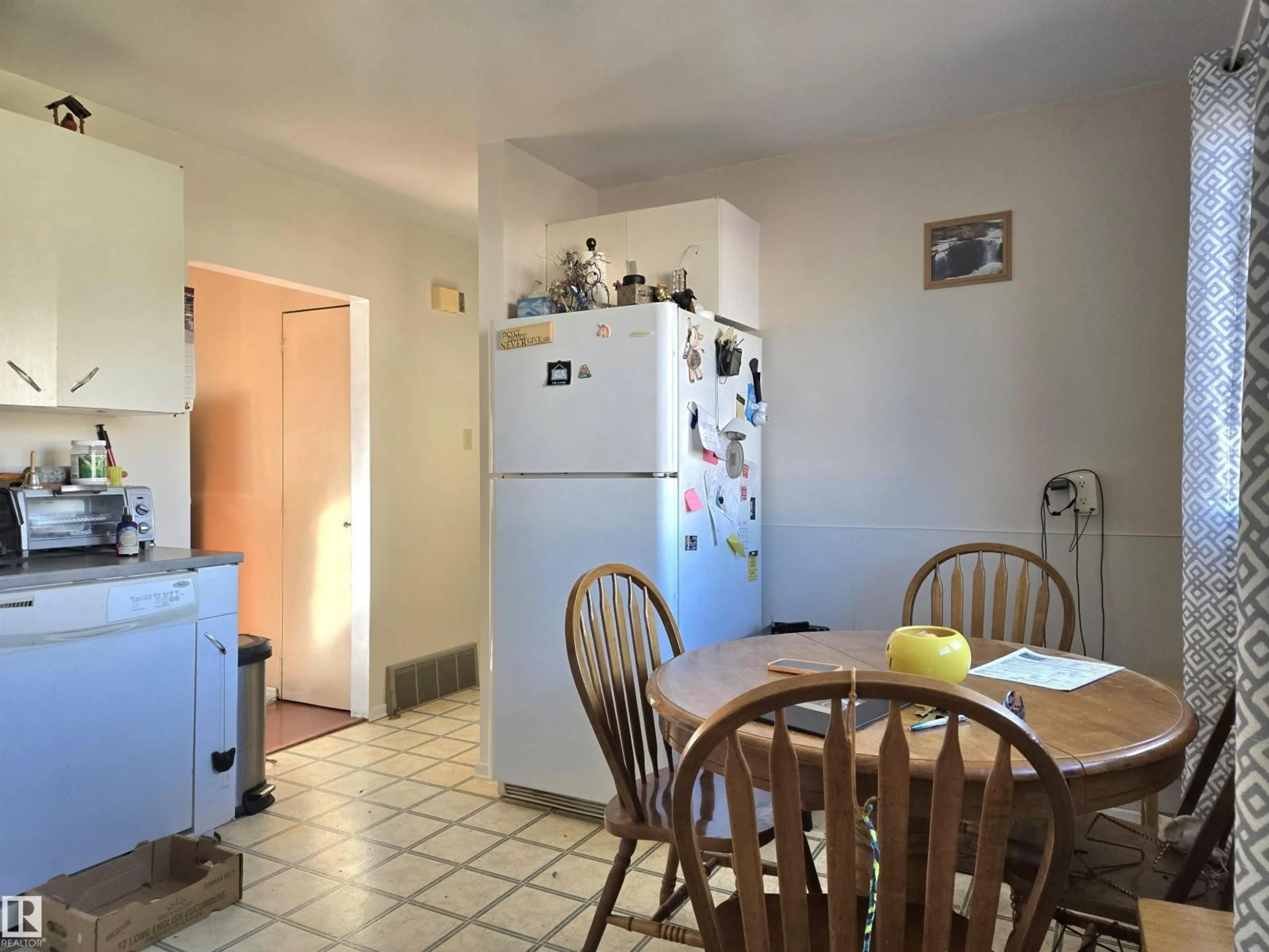 Standard kitchen, unknown for 4835 47 ST, Thorsby Alberta T0C2P0