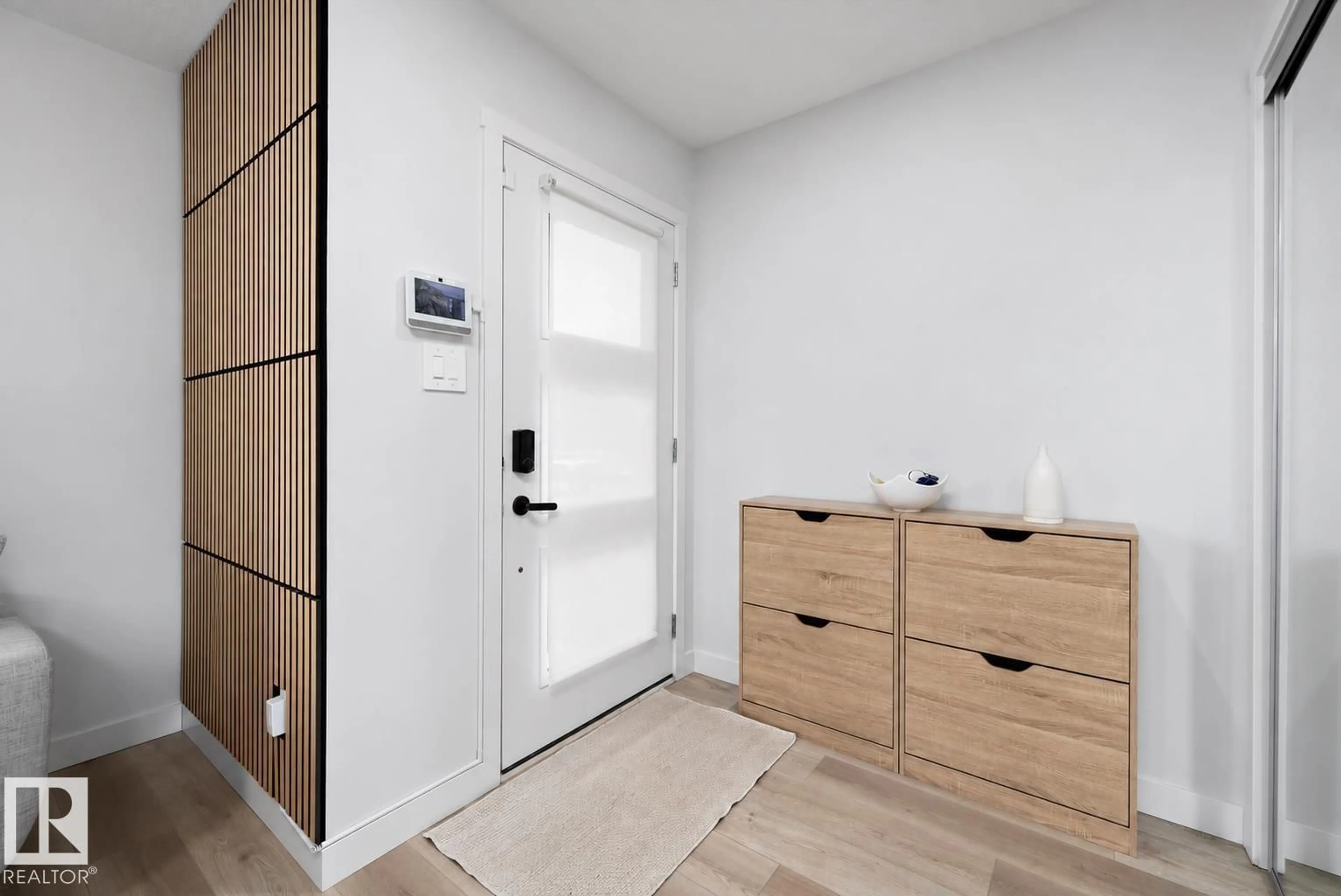 Indoor entryway for 290 JENSEN LAKES BV, St. Albert Alberta T8N7Z5