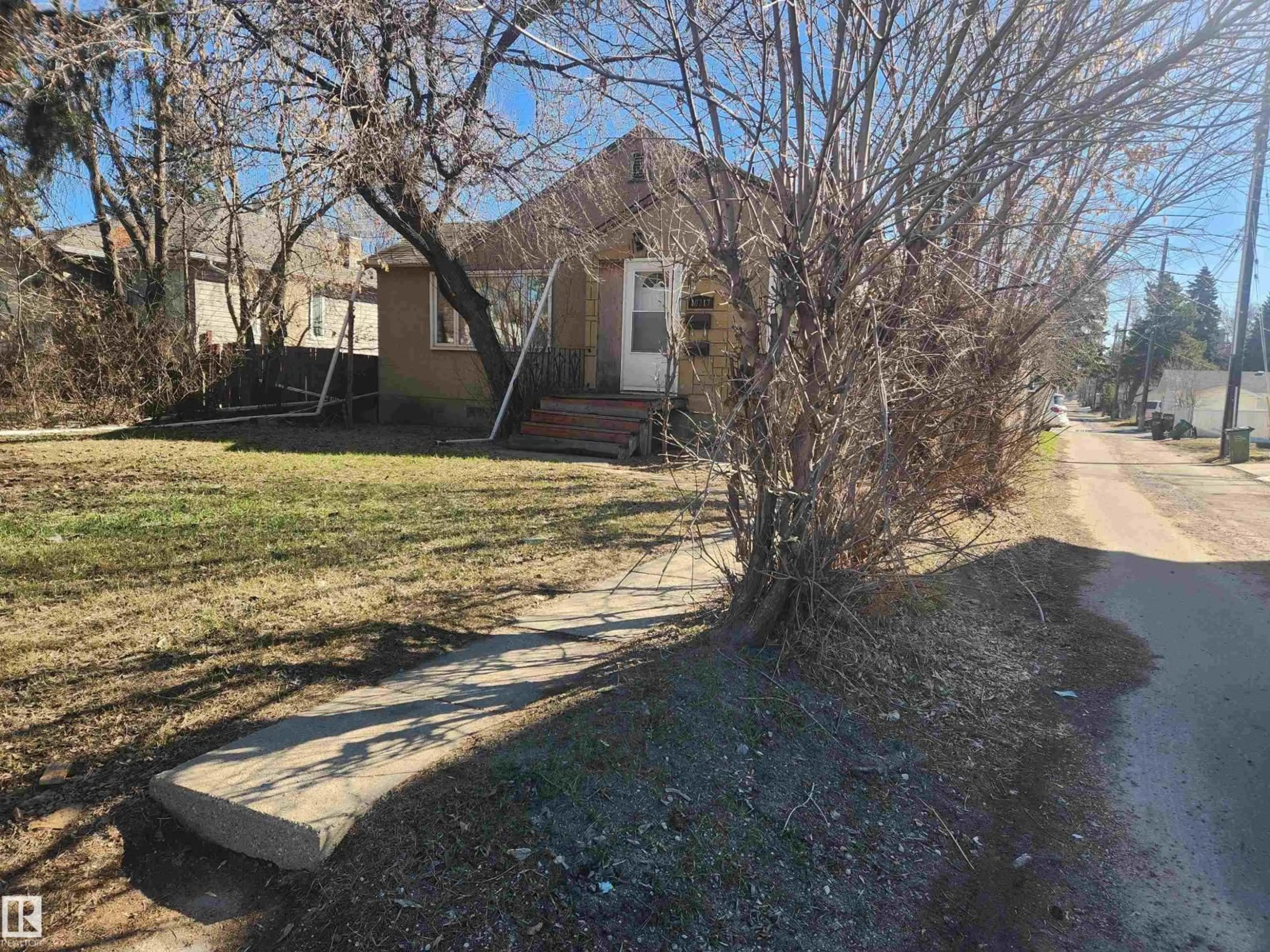 A pic from outside/outdoor area/front of a property/back of a property/a pic from drone, street for NW - 10317 149 ST, Edmonton Alberta T5P1L4