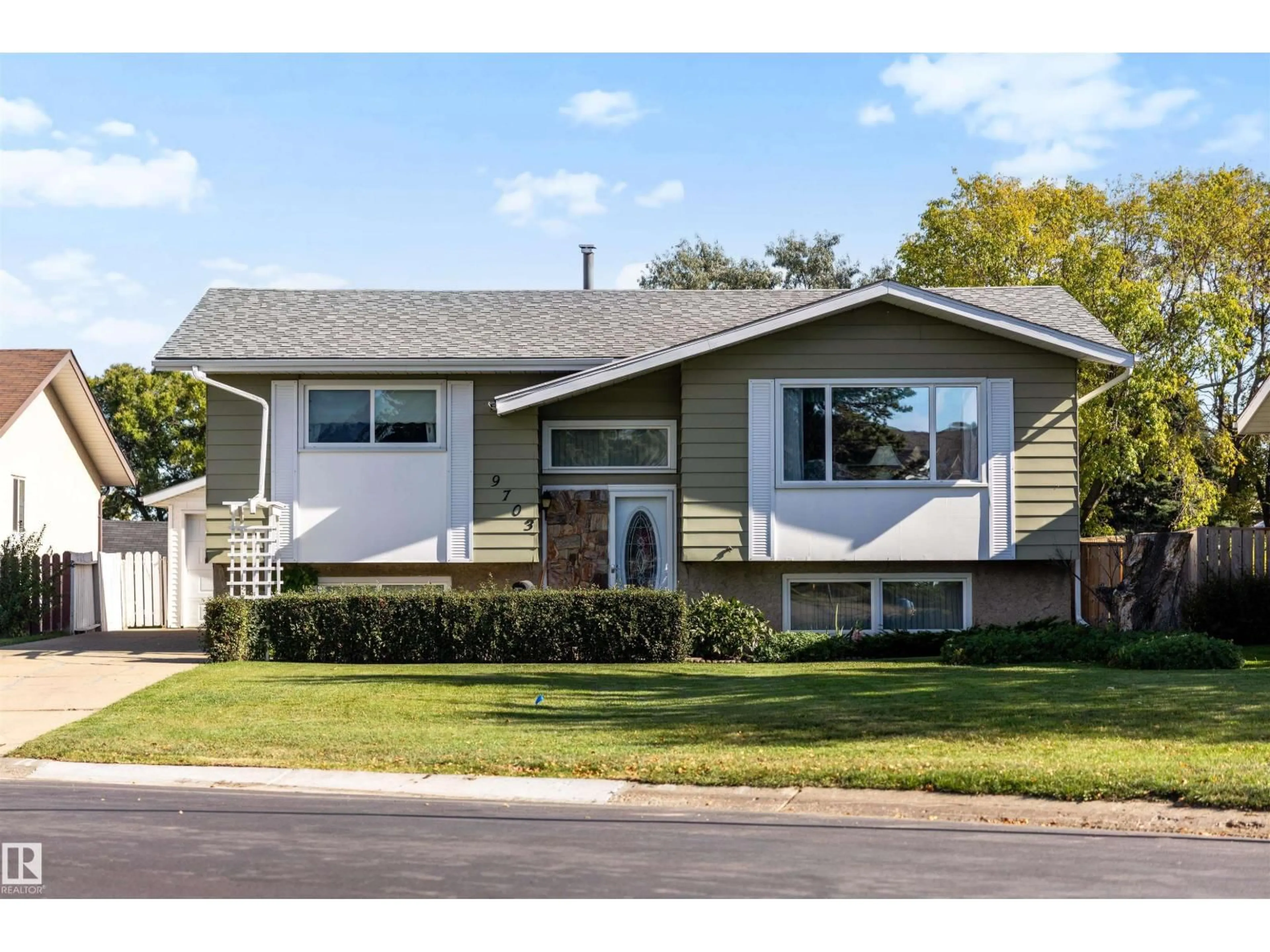Home with vinyl exterior material, street for 9703 104 ST, Morinville Alberta T8R1C9