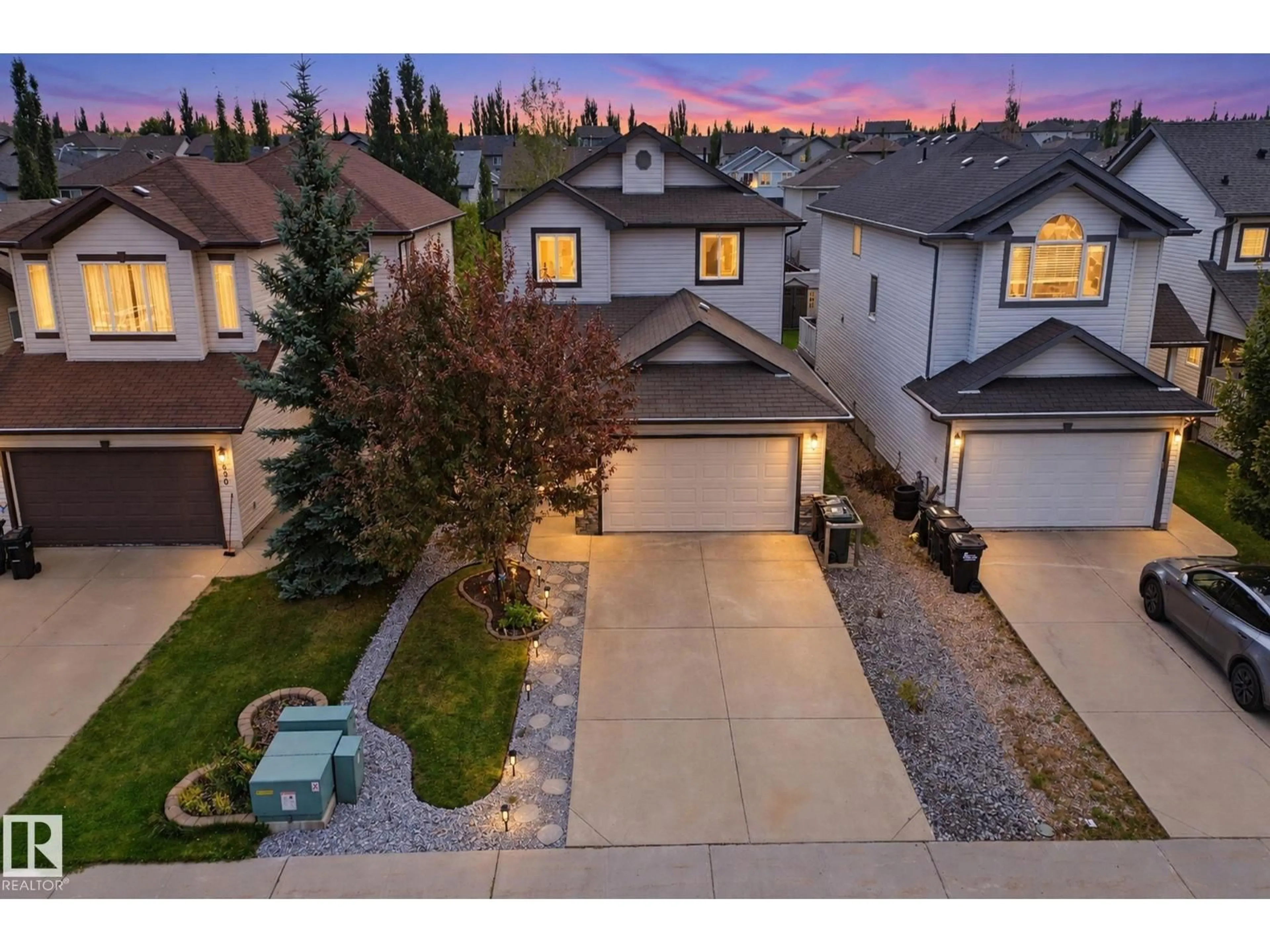 A pic from outside/outdoor area/front of a property/back of a property/a pic from drone, street for 628 FOXTAIL LN, Sherwood Park Alberta T8A4P2