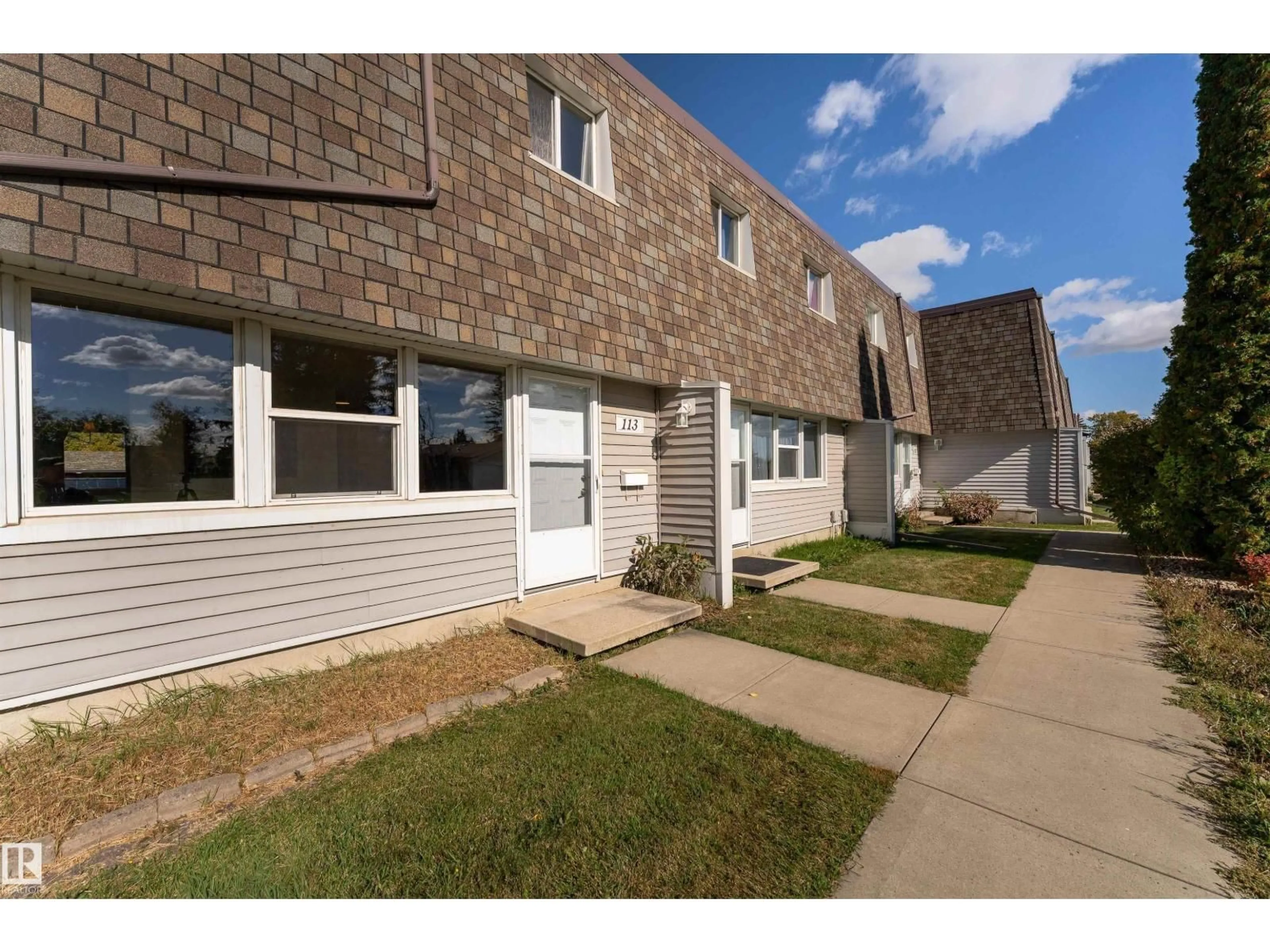 Home with vinyl exterior material, street for 113 VILLAGE ON THE GREEN GR, Edmonton Alberta T5A1H2
