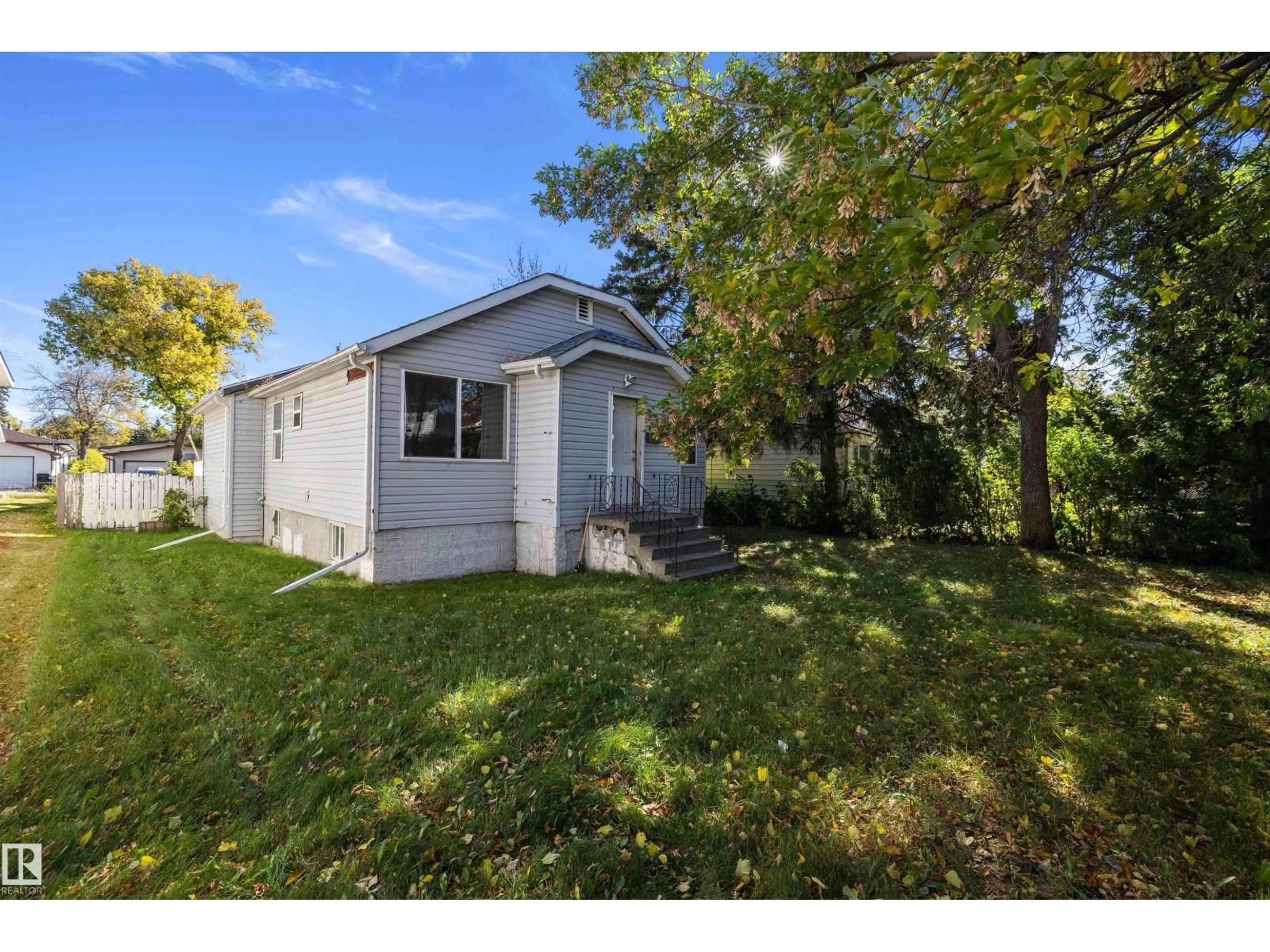 Unknown for NW - 12043 87 ST, Edmonton Alberta T5B3N4