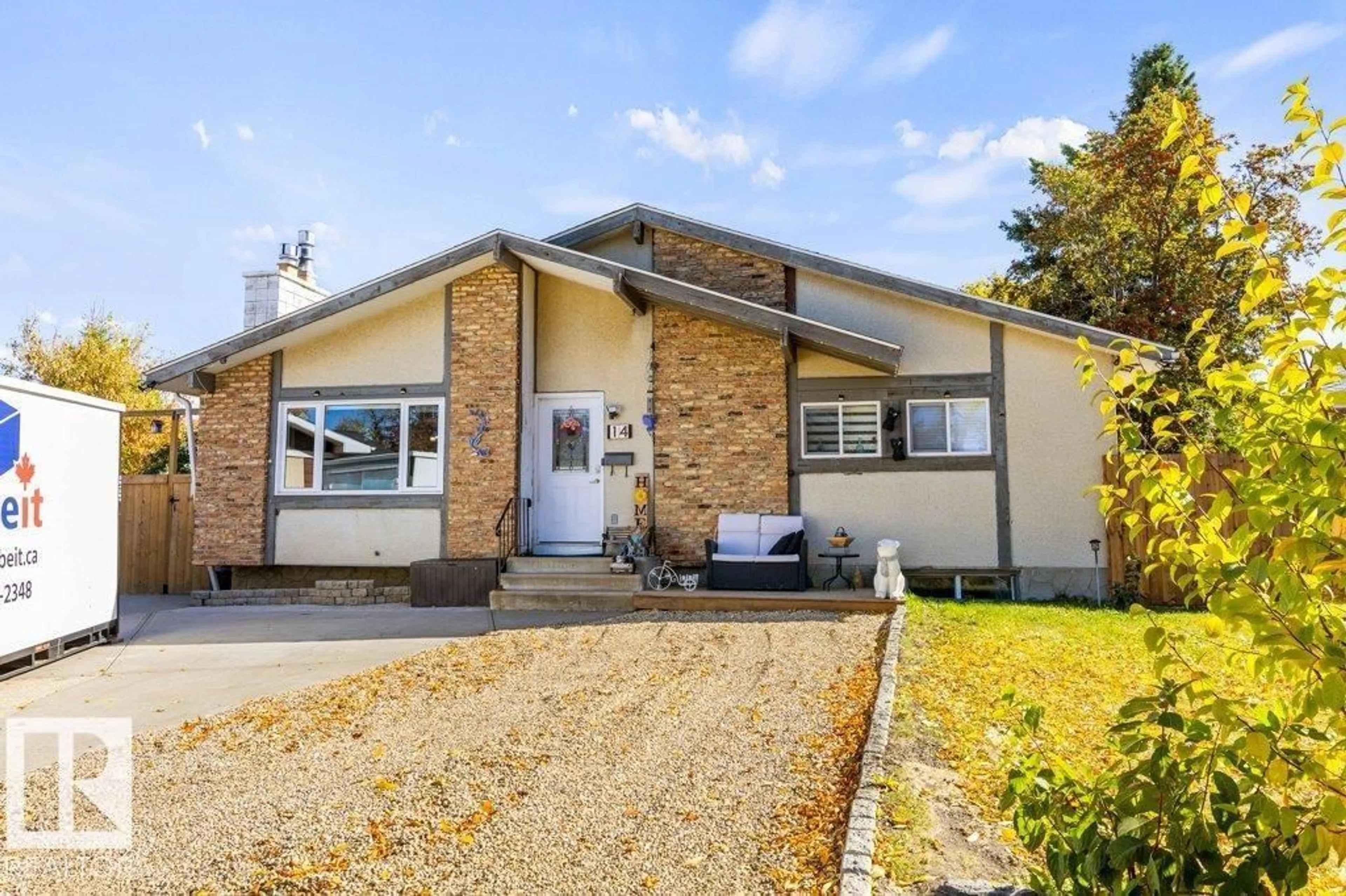 Home with vinyl exterior material, street for 14 CIRCLEWOOD DR, Sherwood Park Alberta T8A0K6