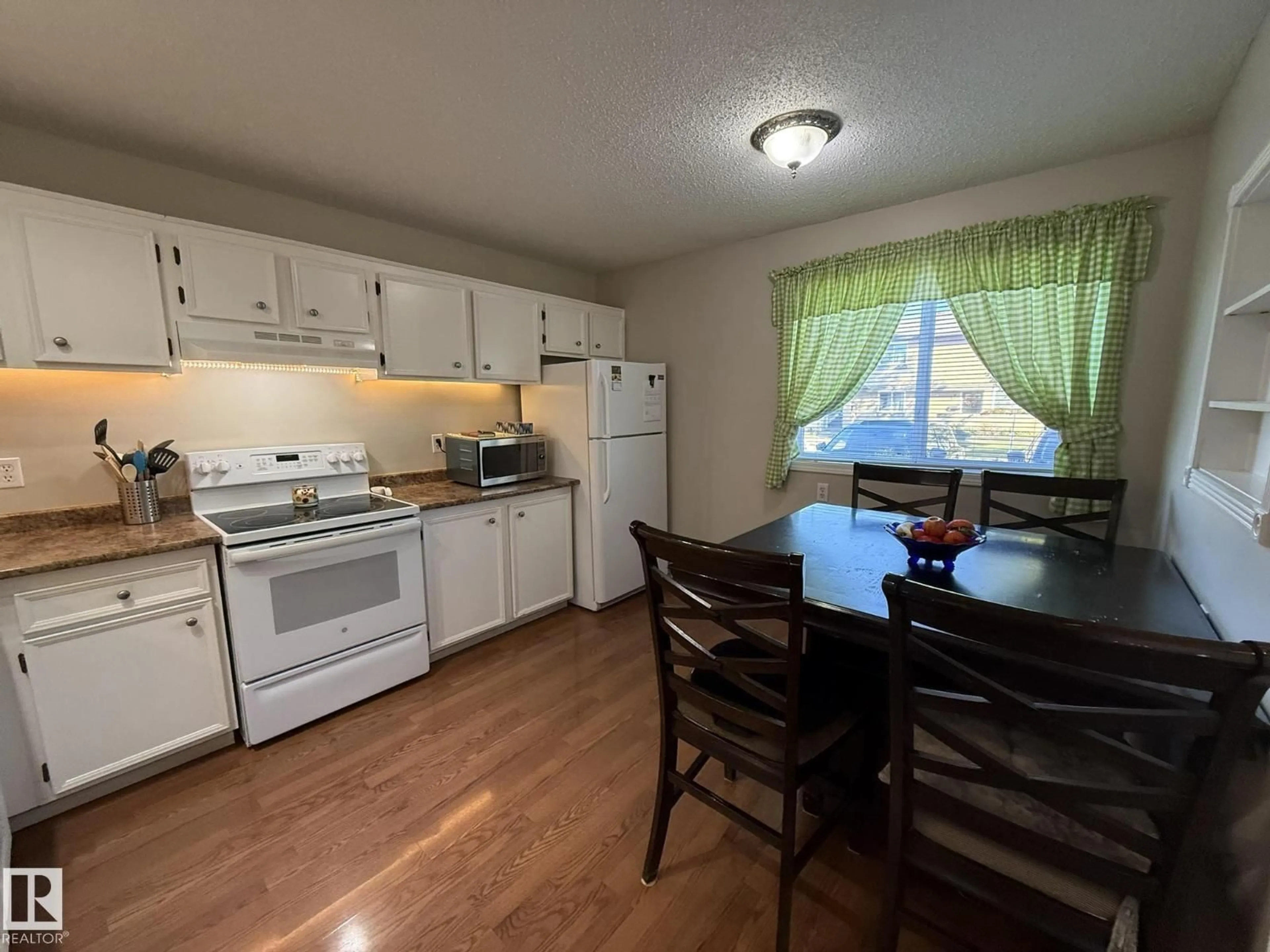 Standard kitchen, unknown for 66 - 8930 99 AV, Fort Saskatchewan Alberta T8L3L1