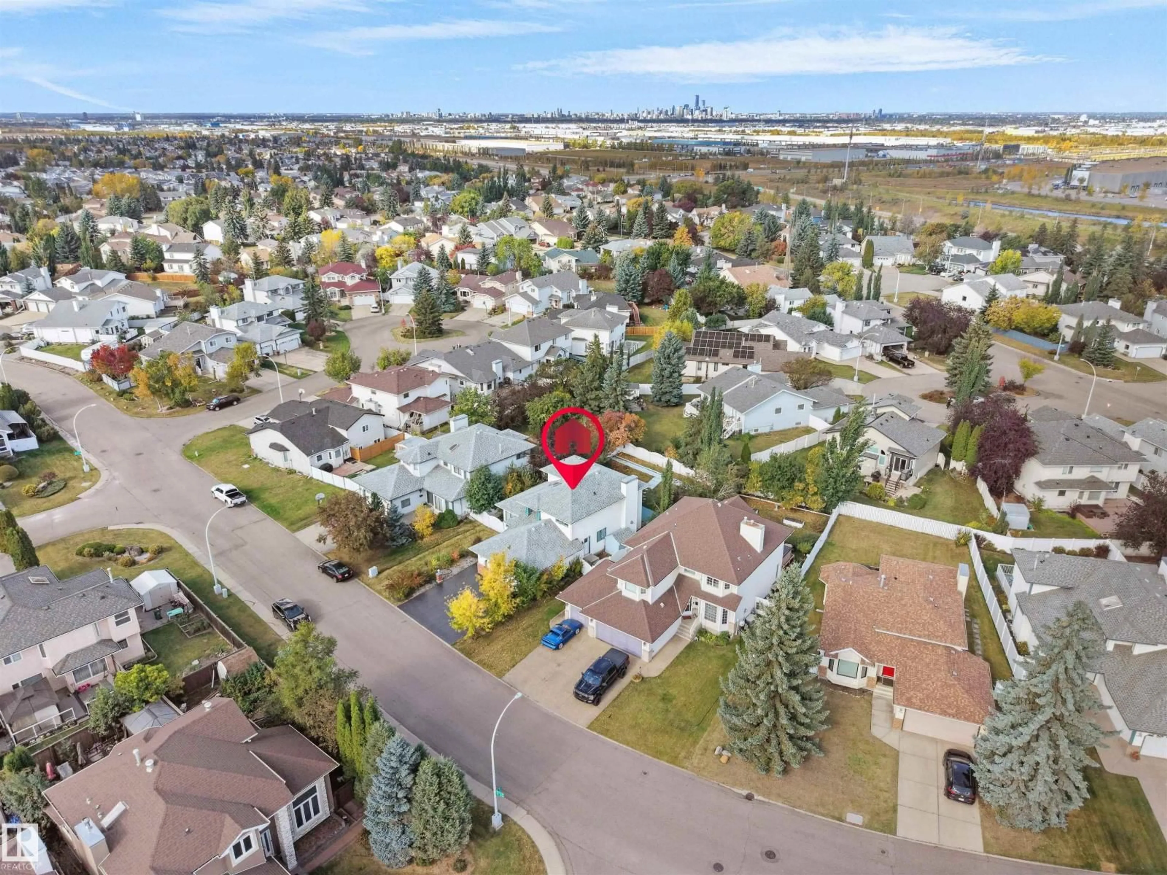 A pic from outside/outdoor area/front of a property/back of a property/a pic from drone, street for 2908 44A AV NW, Edmonton Alberta T6T1G9