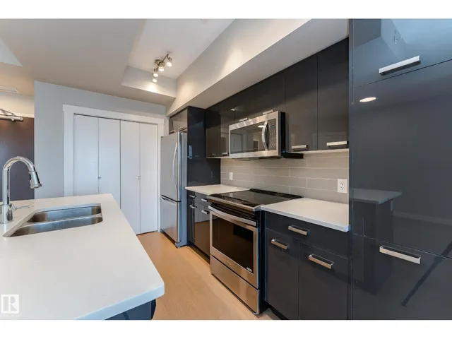 10410 - 1105 102 AV, Edmonton 5