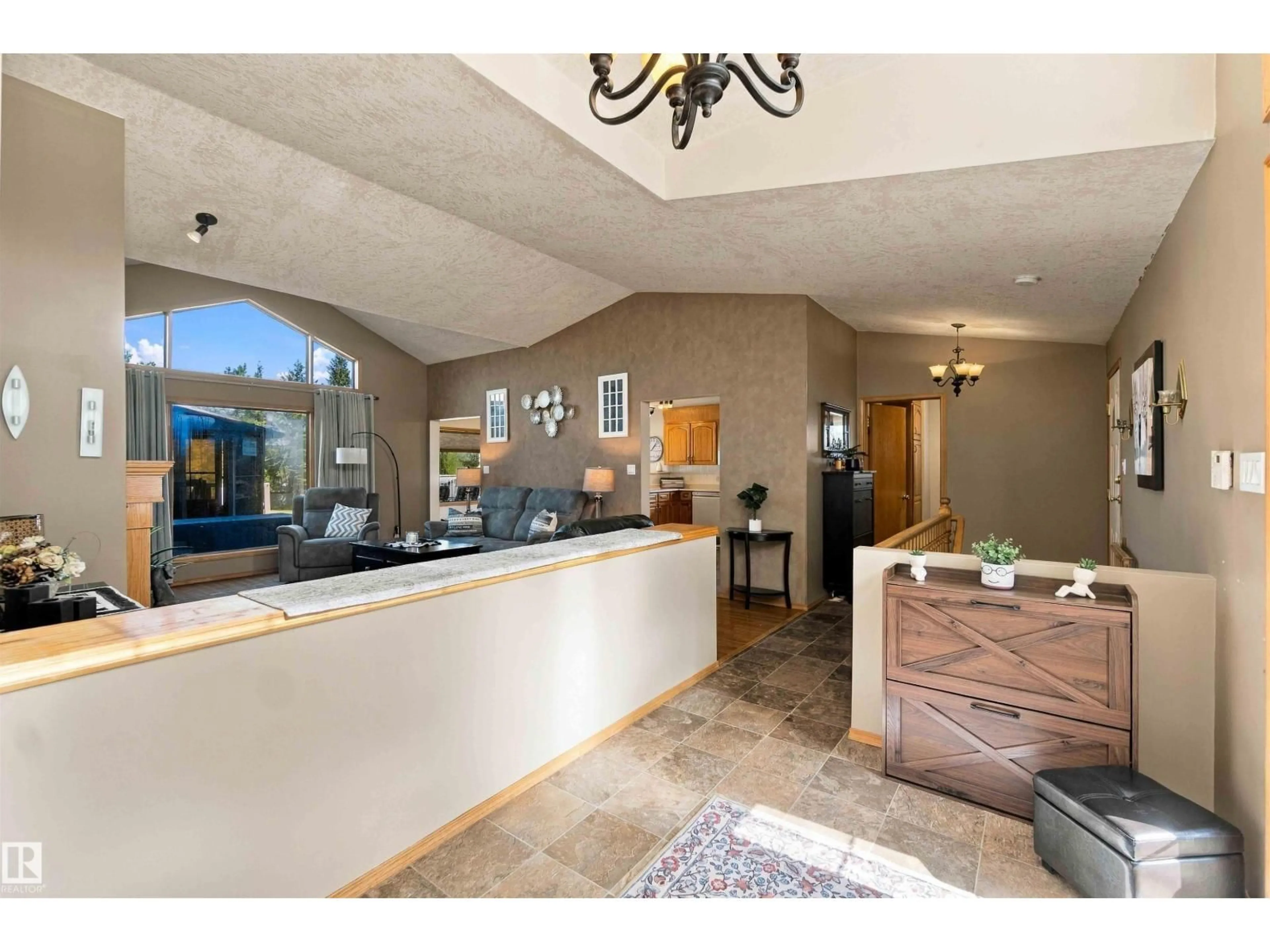 Indoor foyer for 16 RGE RD 230, Rural Sturgeon County Alberta T0A1N2