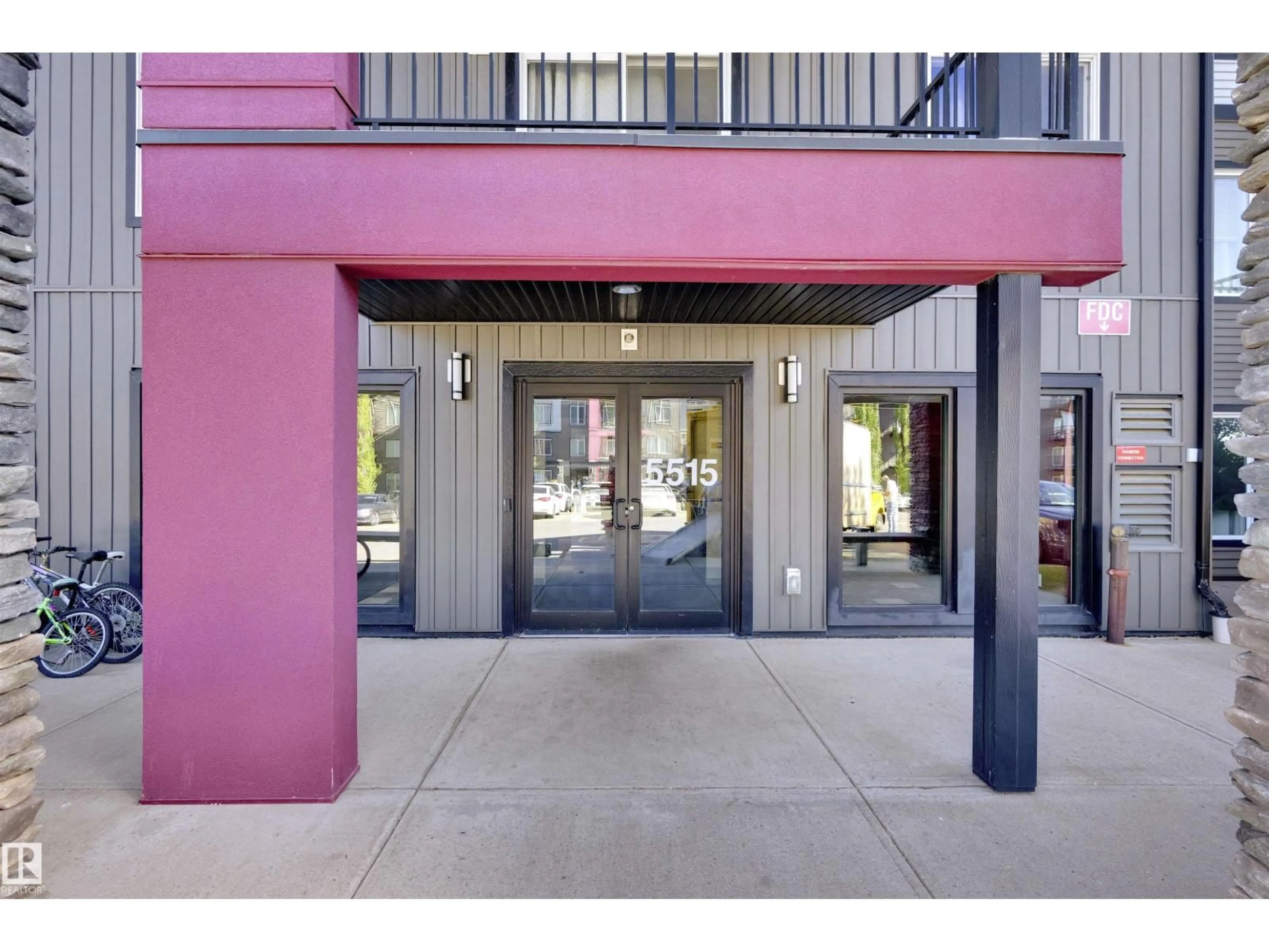 Indoor foyer for #326 - 5515 7 AV, Edmonton Alberta T6X2A8